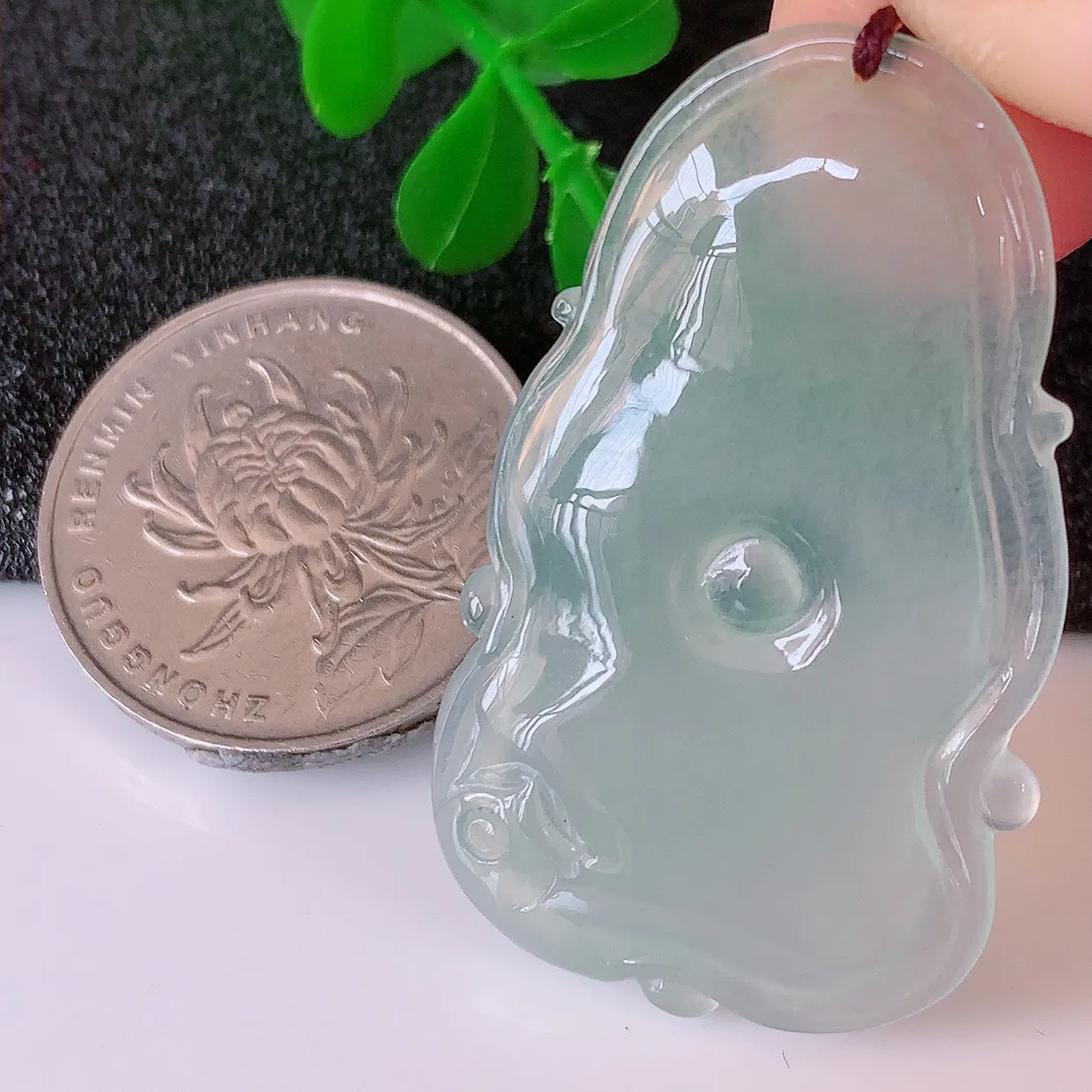 自然光实拍，冰种翡翠荷叶鱼、和和美美玉坠，财源广进，自然隐逸、荷本是素不着尘之物，有和美之寓意。#41.11