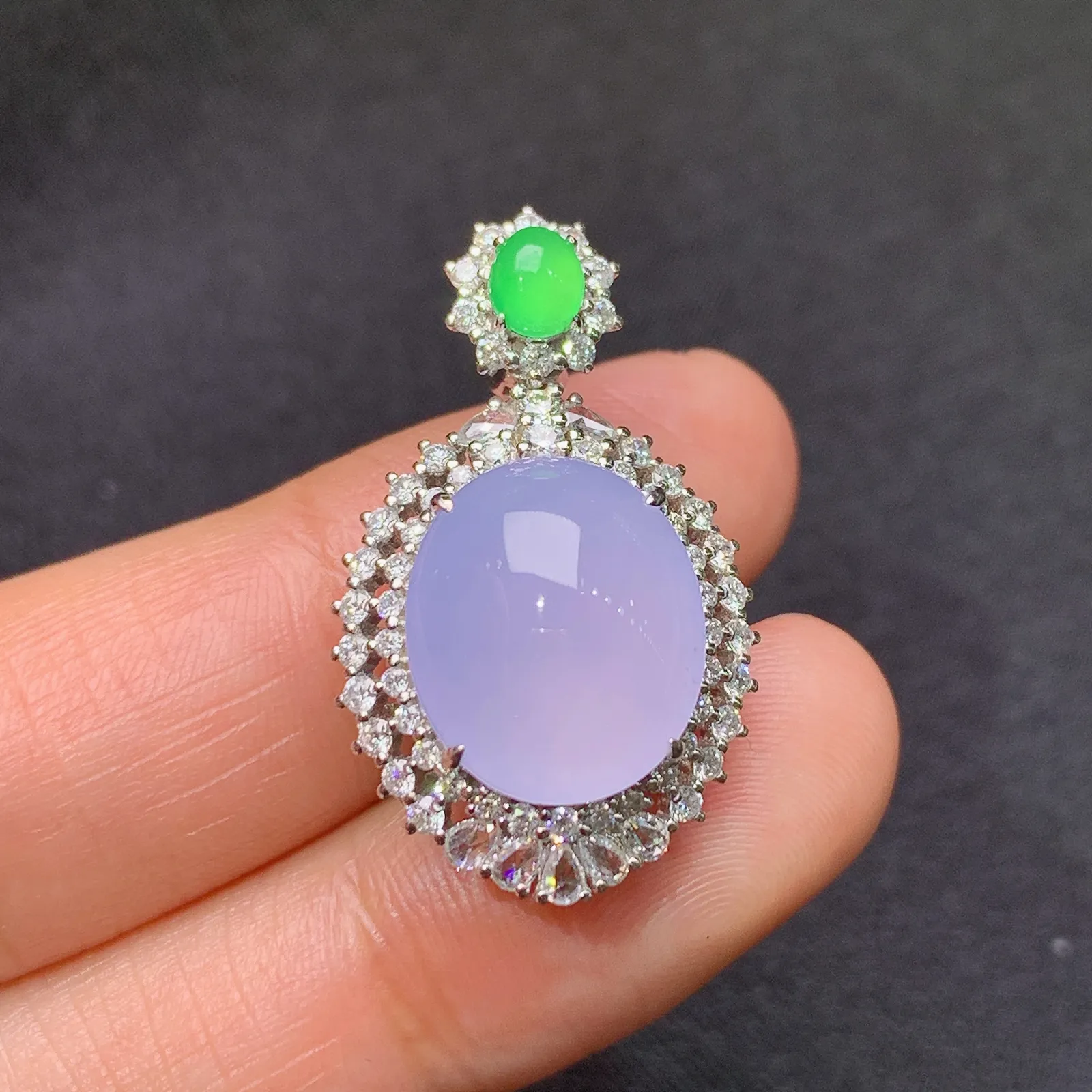 冰种紫罗兰蛋面吊坠，18k金镶嵌，温润细腻，颜色鲜艳，C1  整体28.3*17.3*12.5