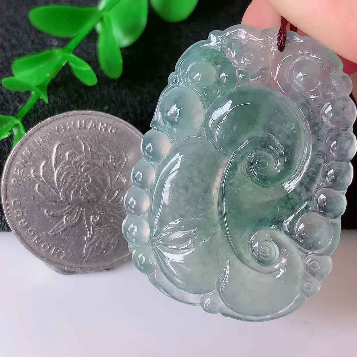 自然光实拍，冰种翡翠如意吊坠，上身效果非常美，饱满大气，工艺美，万事如意，如意一生 #01.11