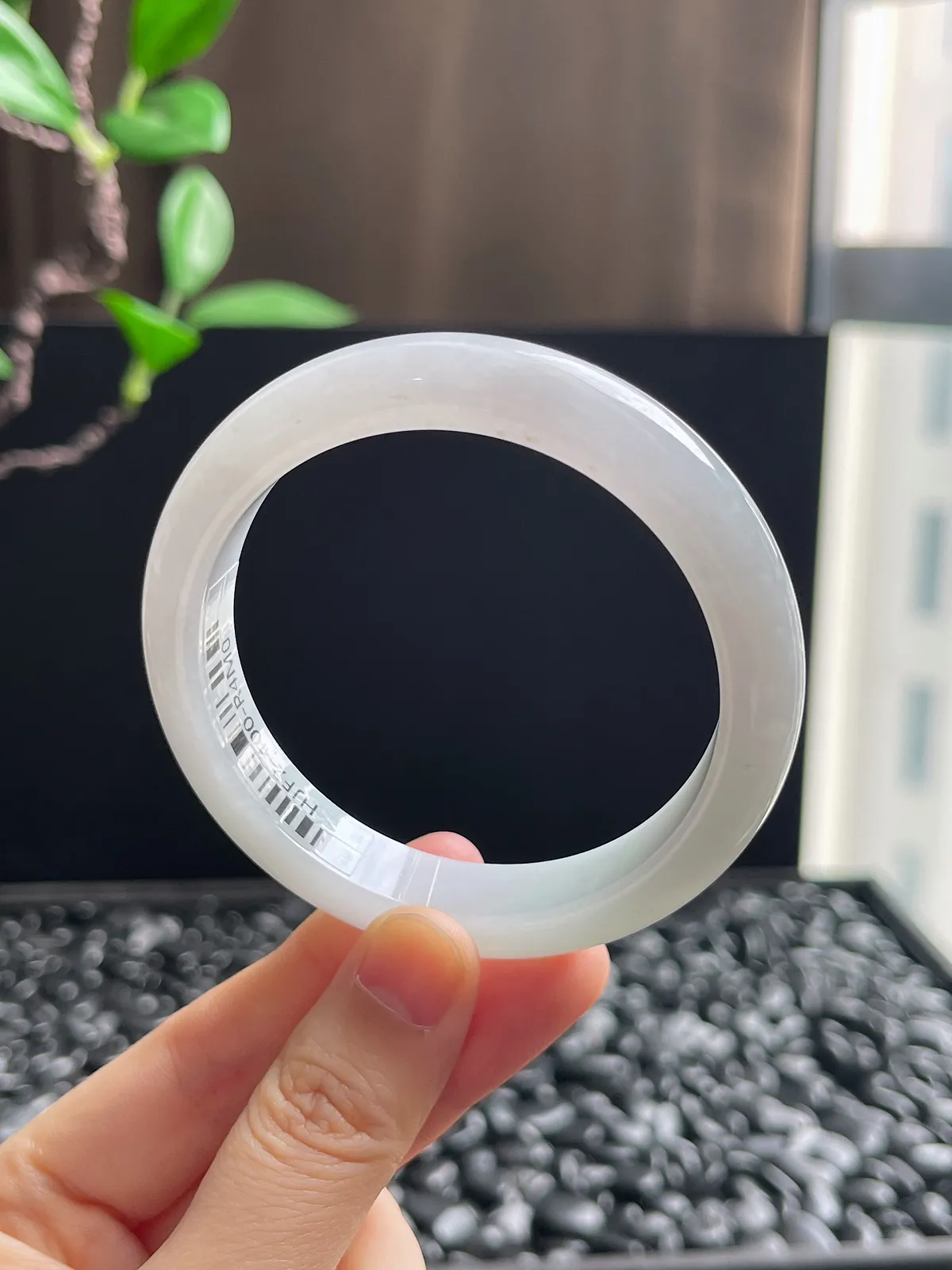 正圈56.1圈口，翡翠冰糯种白色手镯