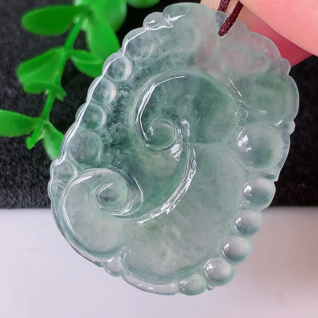 自然光实拍，冰种翡翠如意吊坠，上身效果非常美，饱满大气，工艺美，万事如意，如意一生 #01.11