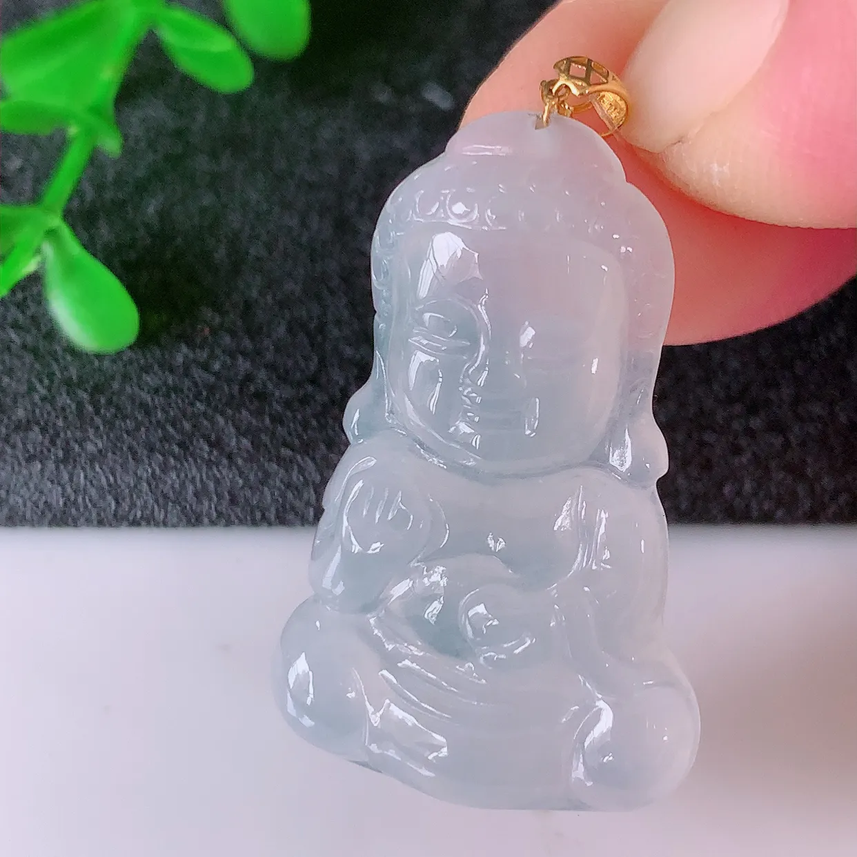 18K金镶嵌冰种翡翠保平安宝宝佛吊坠，玉质莹润，佩戴佳品，#49.11