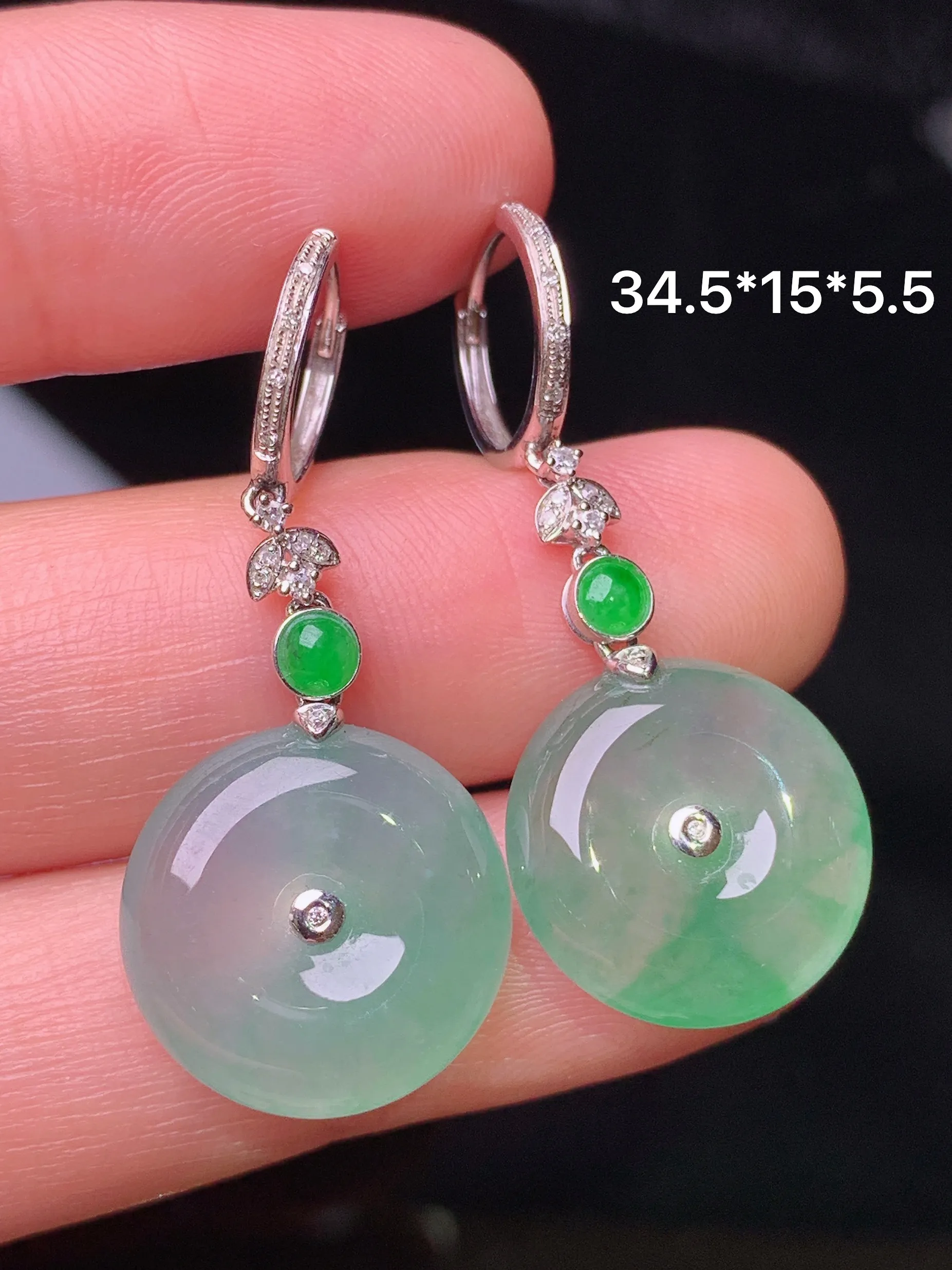 18k金钻镶嵌冰种平安扣耳坠 玉质细腻 水润亮眼 色泽艳丽 整体尺寸34.5*15*5.5