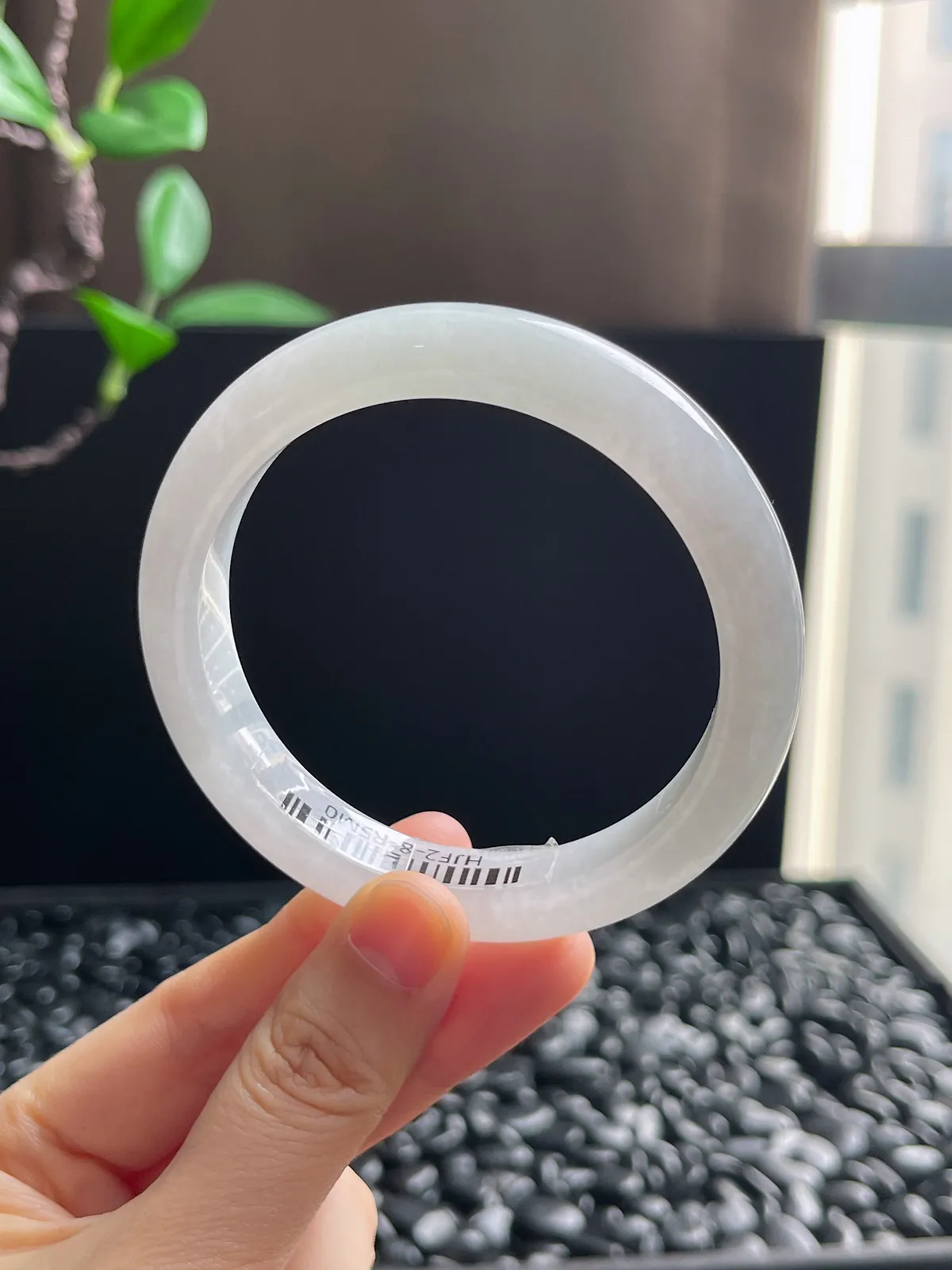 正圈58圈口，翡翠冰糯种白色手镯