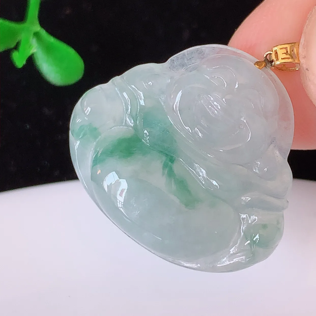 18K金镶嵌冰种飘花翡翠佛公吊坠，种老水足，雕工精湛 ，寓意美好，佩戴时尚出众！#49.7