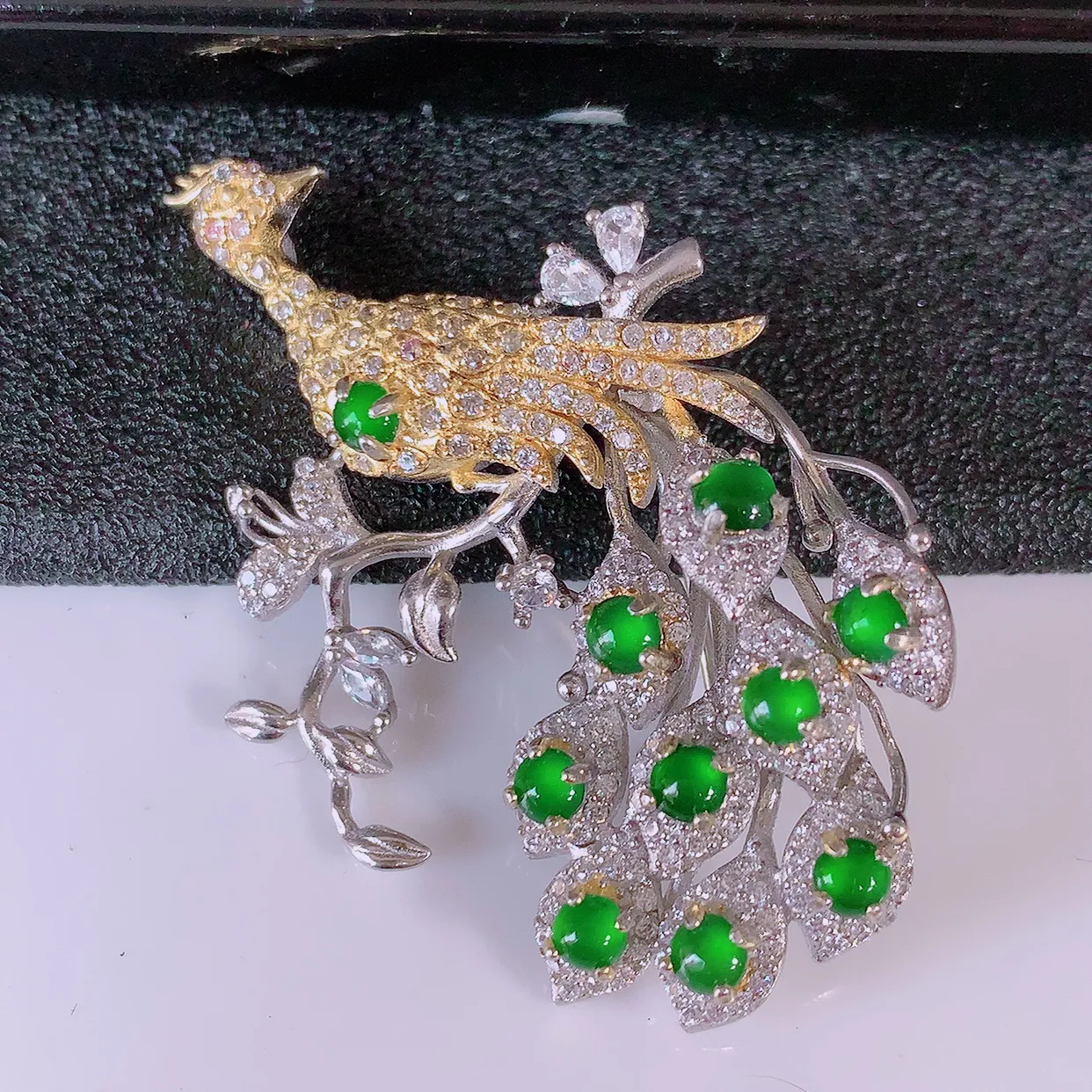 冰透满绿翡翠925银镶嵌凤凰胸针，自然光实拍，翠色灵动，颜色漂亮，种老水足，品相佳，佩戴佳品！#97.11整体45*29*7裸石3*3