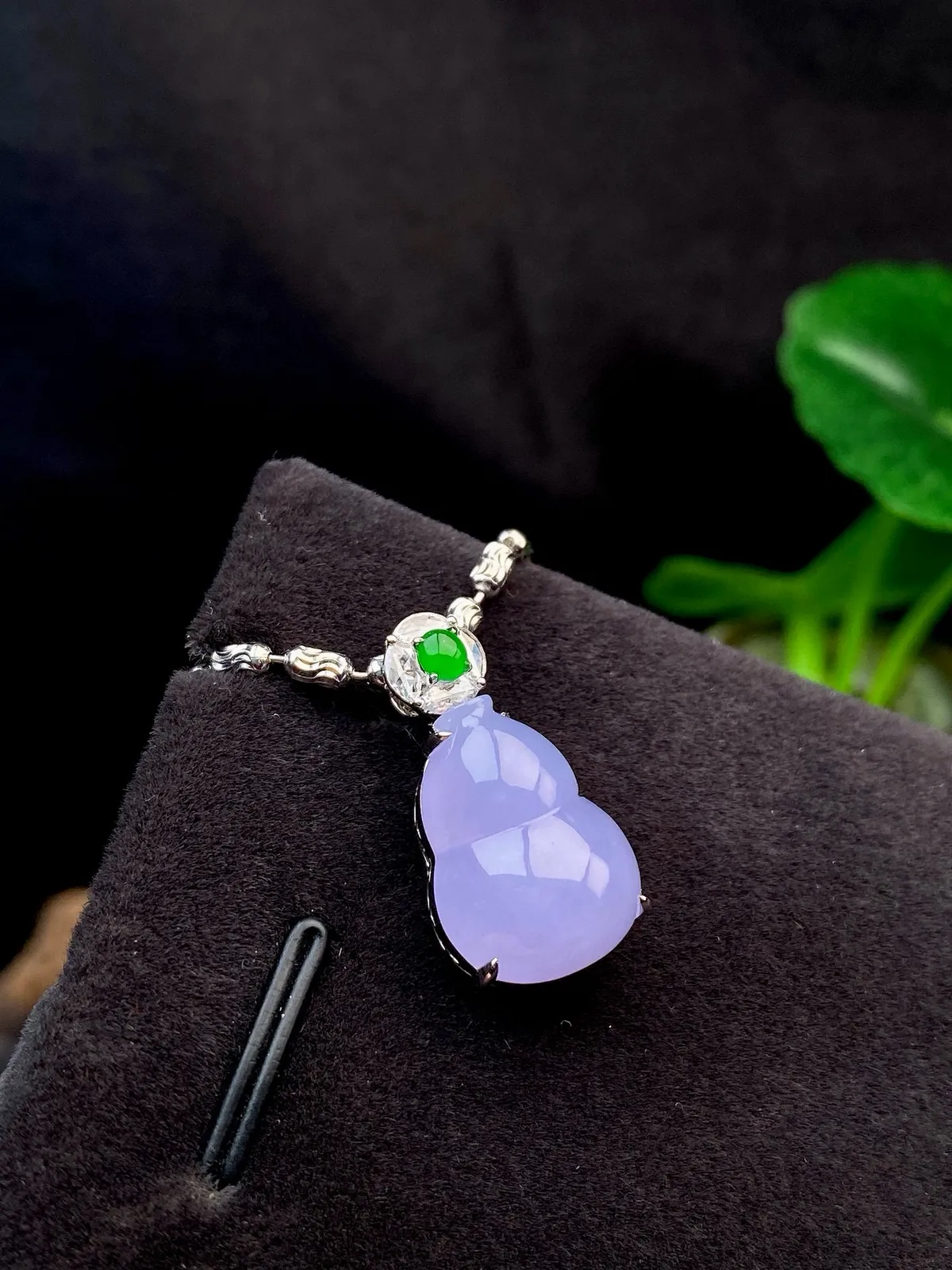 【冰种紫葫芦吊坠】质地细腻，冰透纯净，唯美漂亮，珍藏品质，18K金钻镶嵌，裸石尺寸15.3*11.5