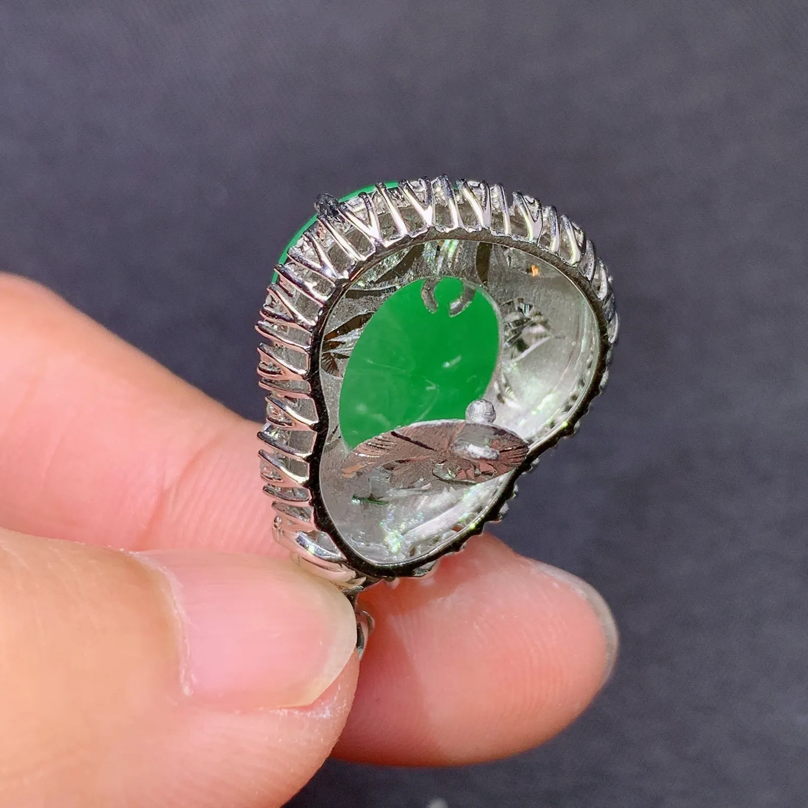 甜绿葫芦吊坠，18k金镶嵌，冰润色阳，玉质细腻，种水足，Jj 尺寸28*17.6*9.9