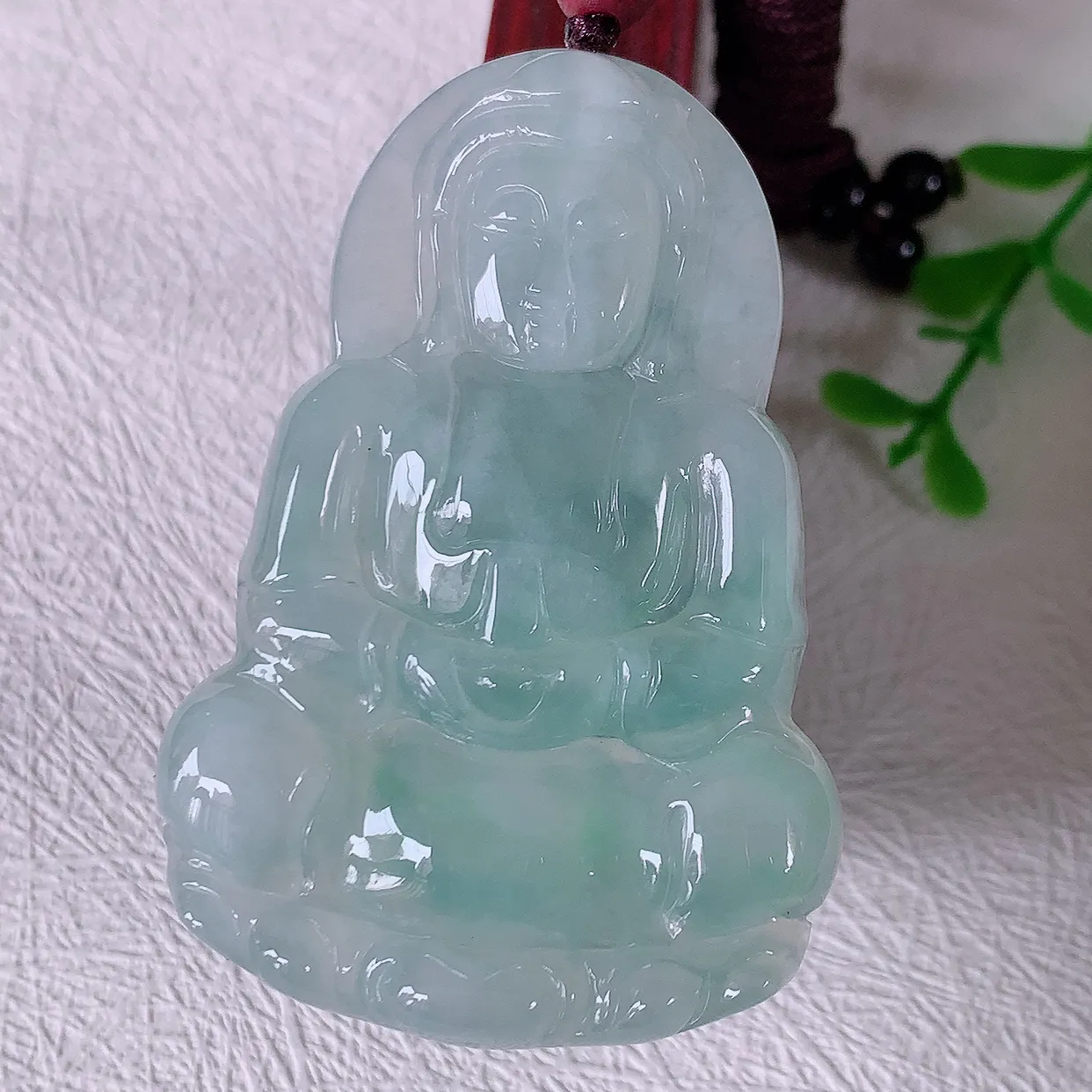 自然光实拍，冰种翡翠观音菩萨吊坠，净瓶观音，冰透亮泽，美观亮丽，观音面相端庄#46.11