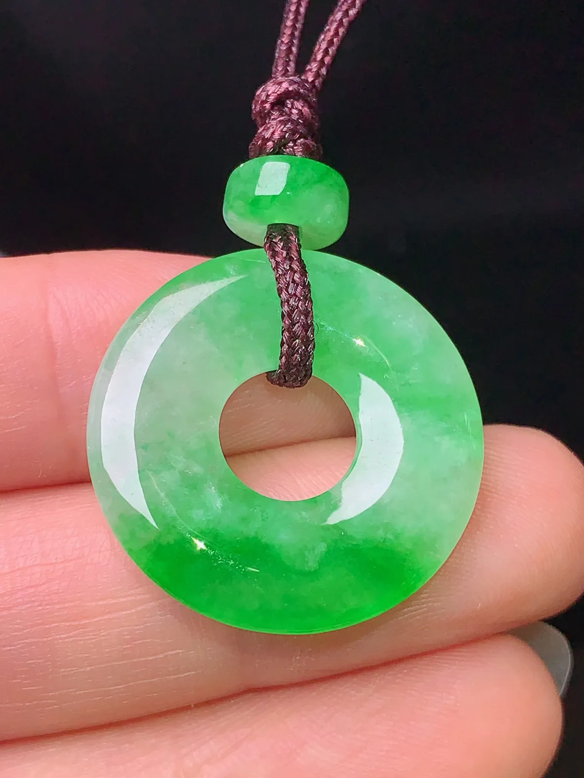 飘阳平安环吊坠 玉质细腻 色泽清新艳丽 整体尺寸23.2*3.5