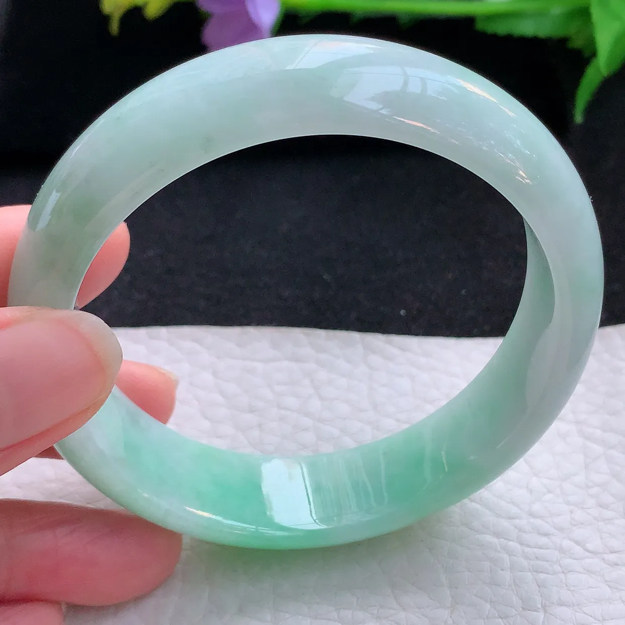 hh自然光59*17*7.3轮胎镯 翡翠a货玉手清新飘绿宽边珠宝玉手环