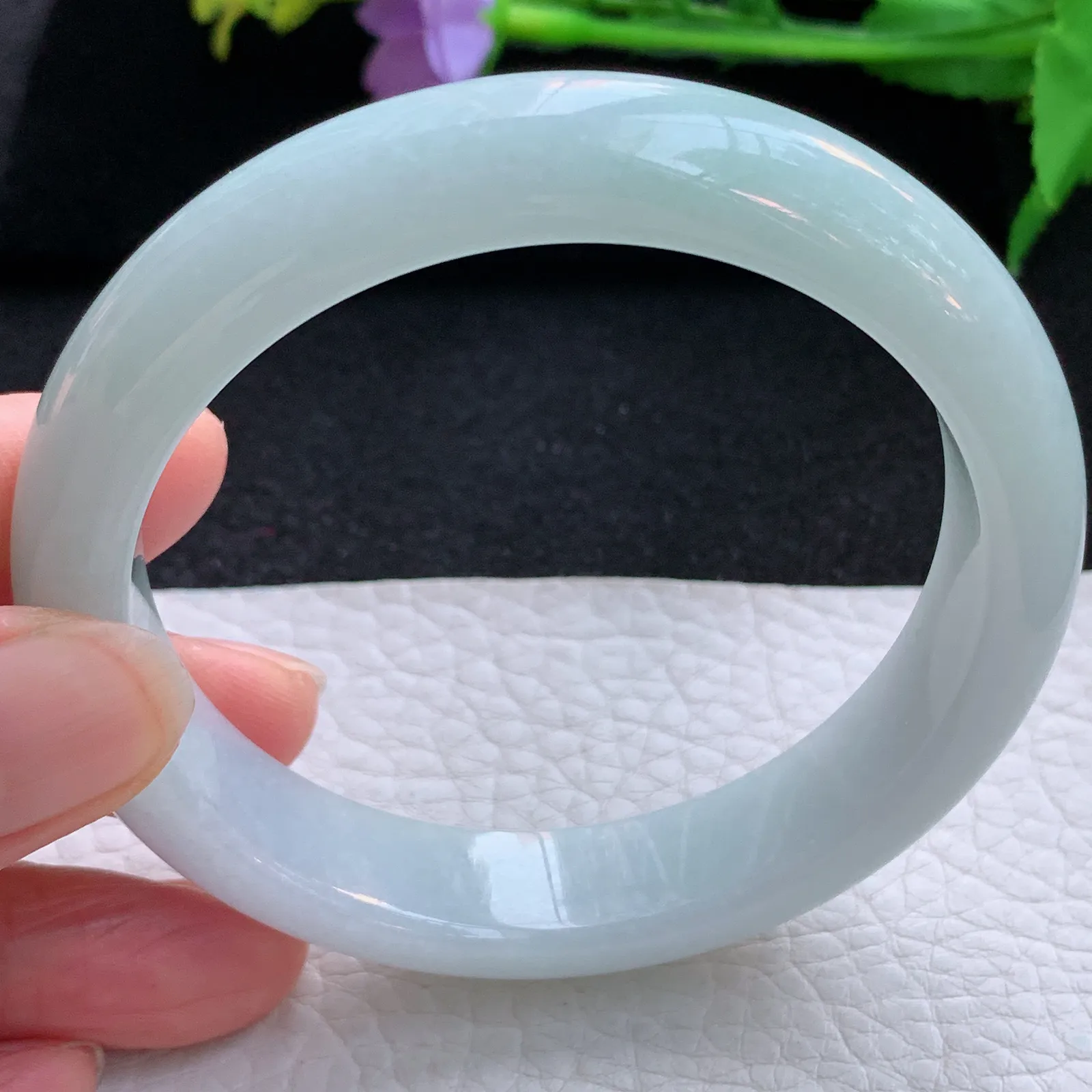 js自然光59*12.5*8.5平安镯 翡翠a货玉手镯胶感浅绿宽边珠宝玉手环