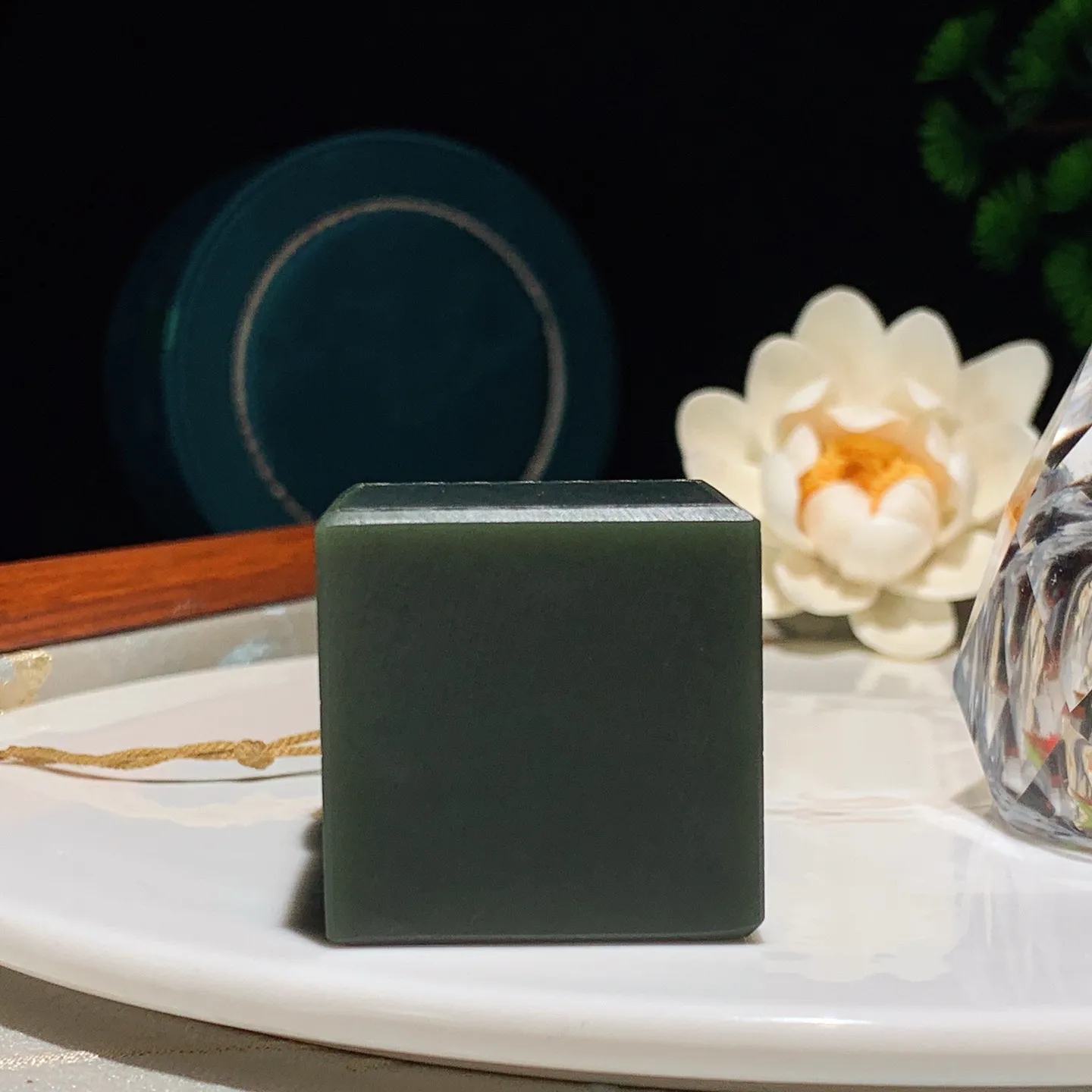 新疆和田玉塔青招财童子印章 尺寸60/36/35重178克。玉质细腻油润。手推出油。佩戴高端典雅。lt251210