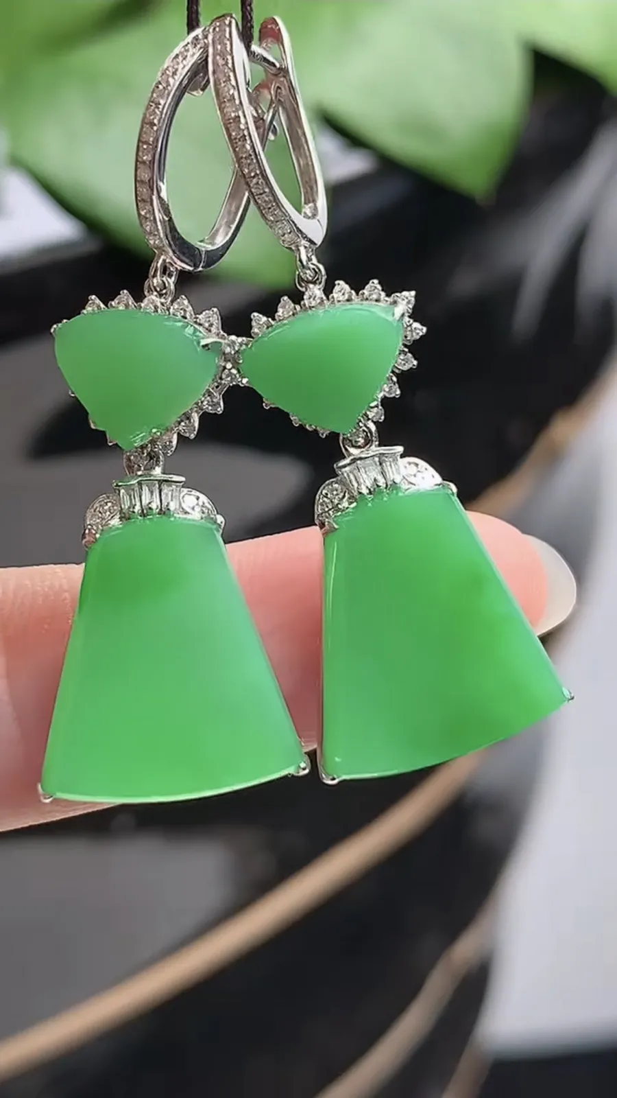 a货翡翠老坑种18K金伴钻镶嵌满绿无事牌耳坠 尺寸13.8×12×4.5mm 重量5.66g 1206