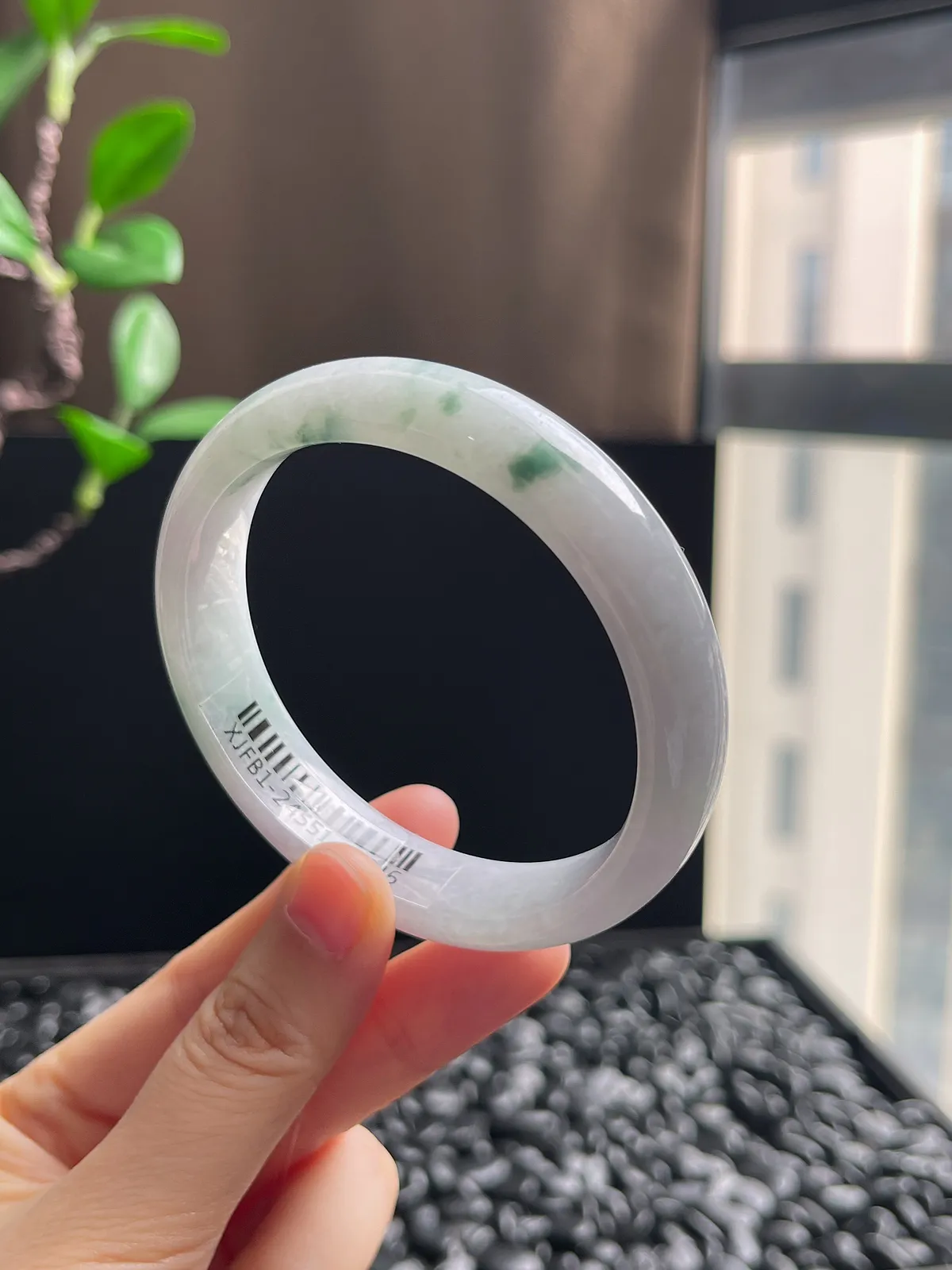 正圈57.2圈口，翡翠糯化种飘绿手镯