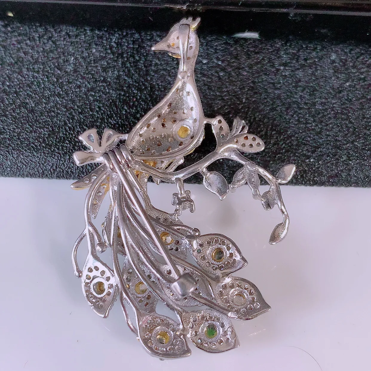 冰透满绿翡翠925银镶嵌凤凰胸针，自然光实拍，翠色灵动，颜色漂亮，种老水足，品相佳，佩戴佳品！#97.11整体45*29*7裸石3*3