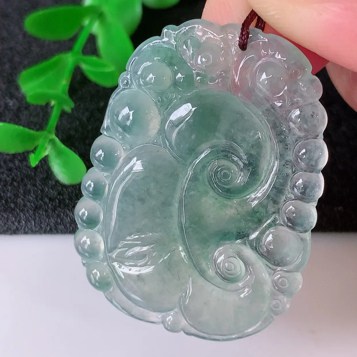 自然光实拍，冰种翡翠如意吊坠，上身效果非常美，饱满大气，工艺美，万事如意，如意一生 #01.11