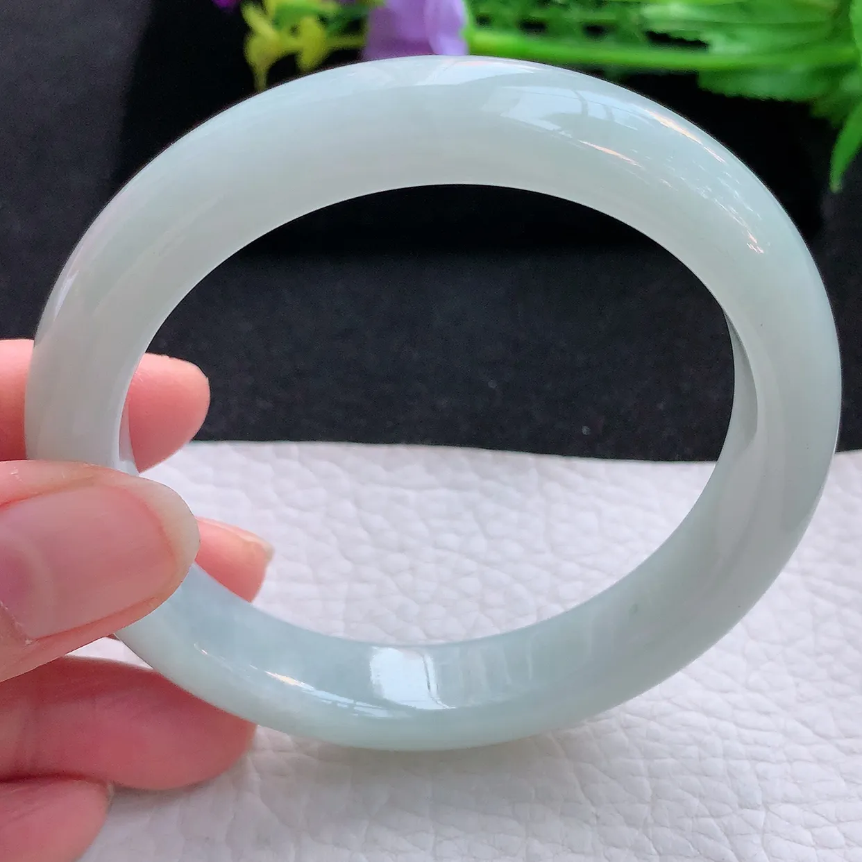 zjf大圈口60.5*12.5*8.8平安镯 翡翠a货玉手镯浅绿底宽边珠宝玉手环