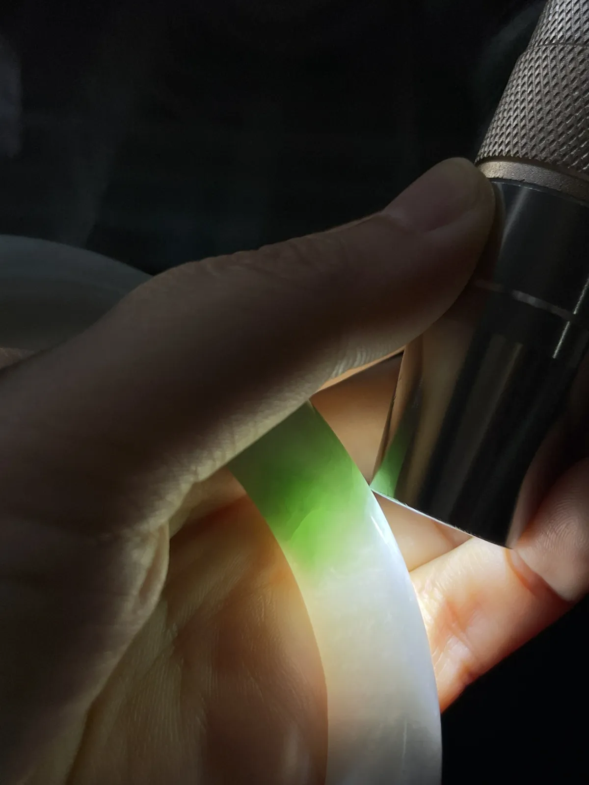 正圈60圈口，翡翠糯化种飘绿手镯