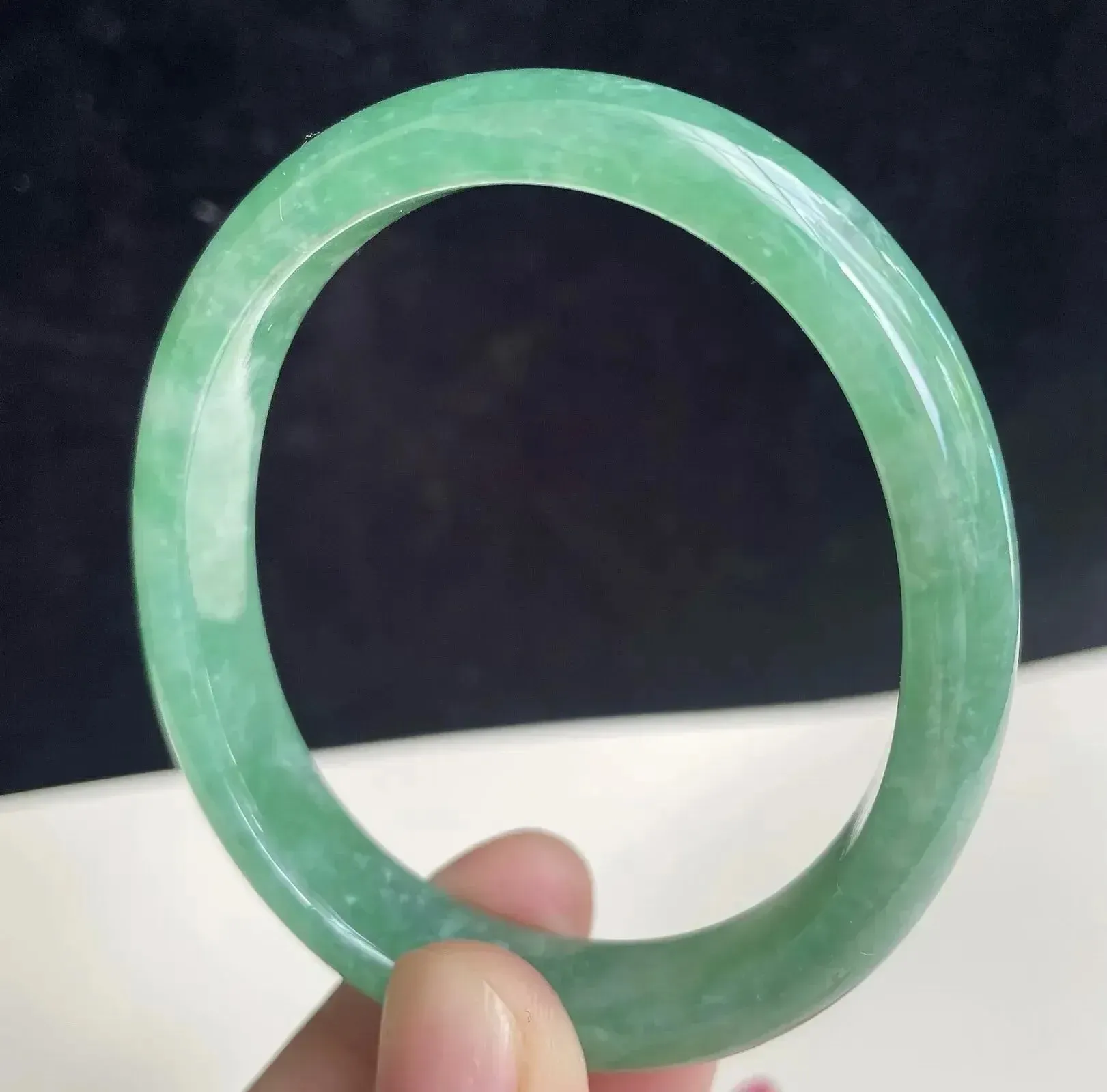 54.4*46.5mm天然翡翠A货满绿水润贵妃玉手镯33.88克