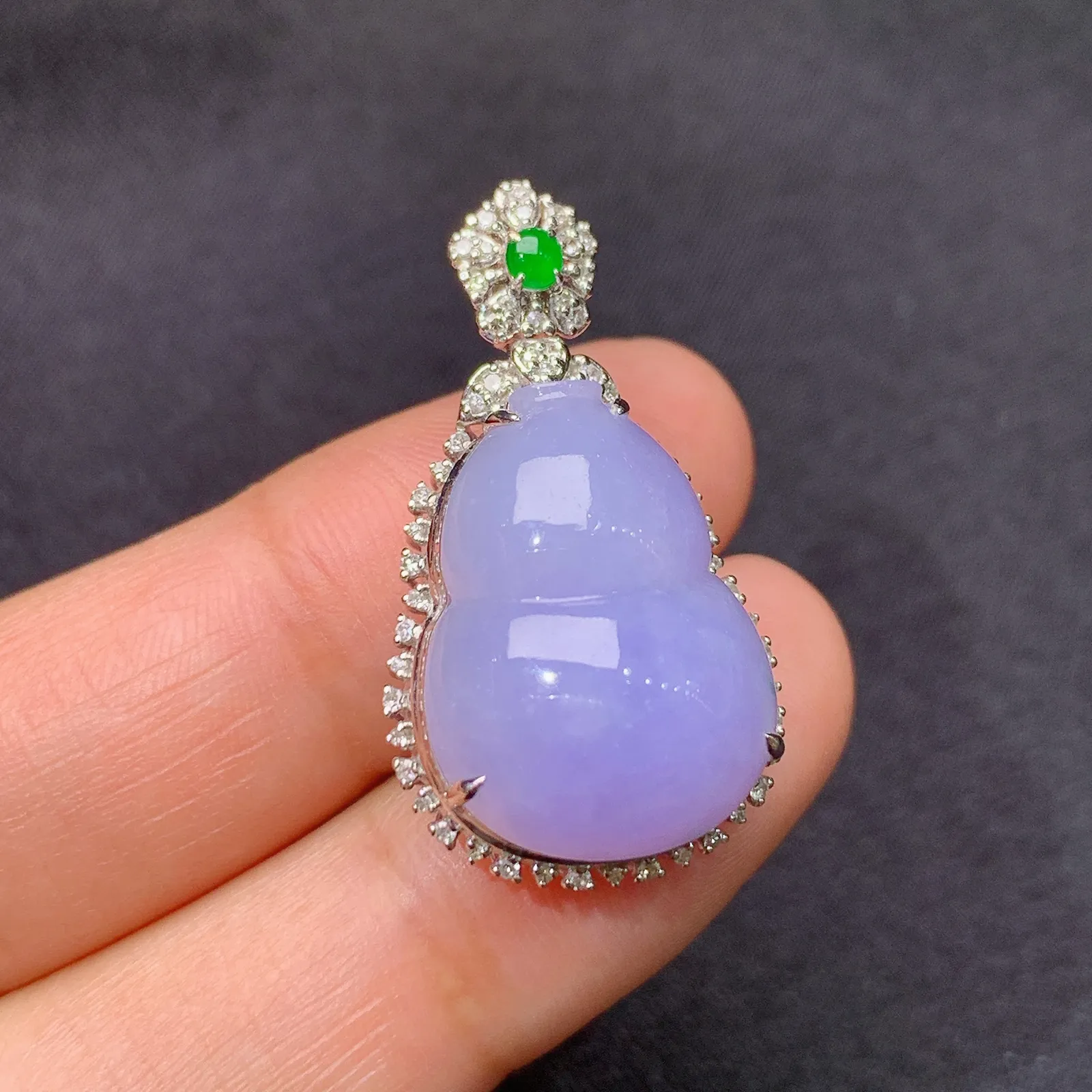 紫罗兰葫芦吊坠，18k金镶嵌，温润细腻，颜色浓郁 尺寸29.8*16.8*11