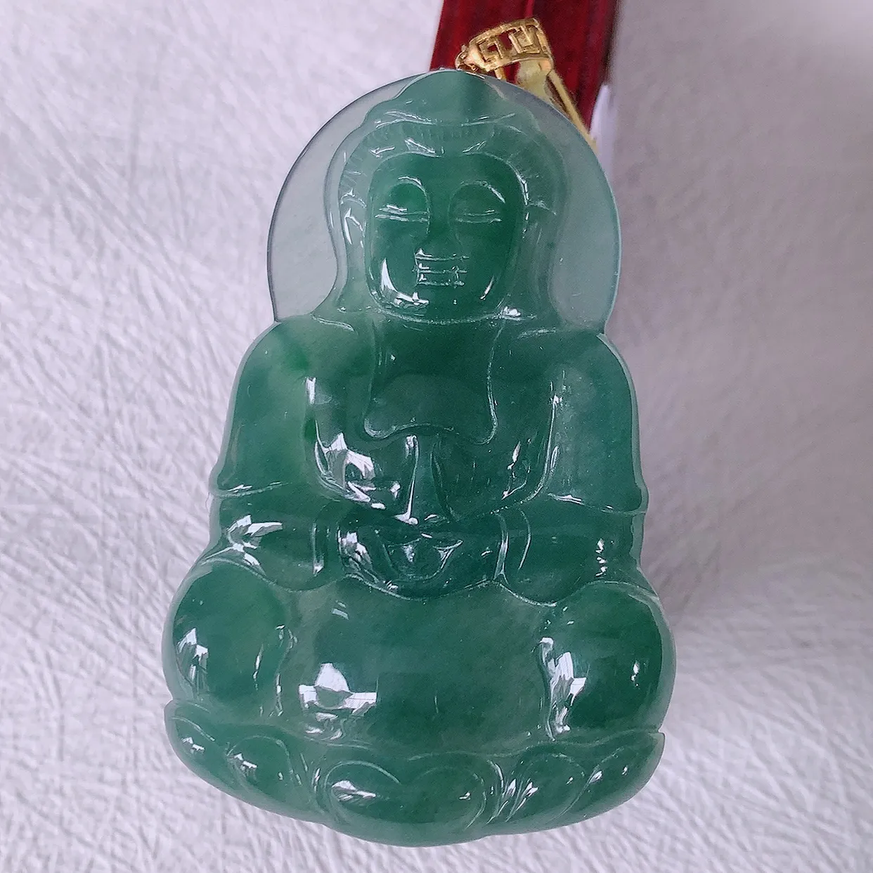 18K金镶嵌冰种满色翡翠观音菩萨吊坠，赐福翡翠观音，观音面相端庄，品相佳，佩戴气质！#35.11