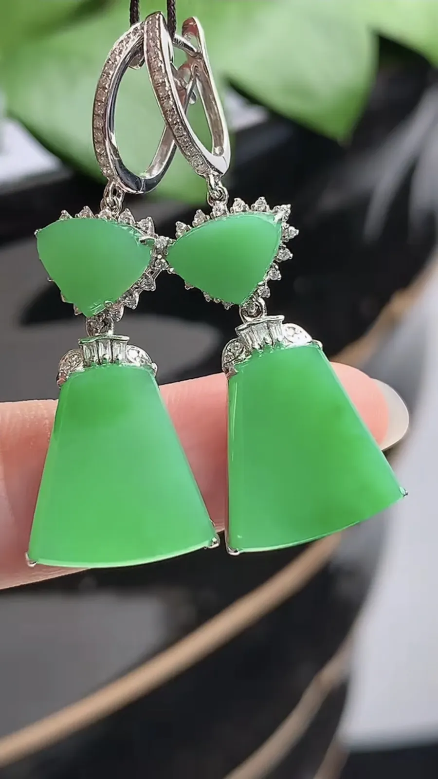 a货翡翠老坑种18K金伴钻镶嵌满绿无事牌耳坠 尺寸13.8×12×4.5mm 重量5.66g 1206