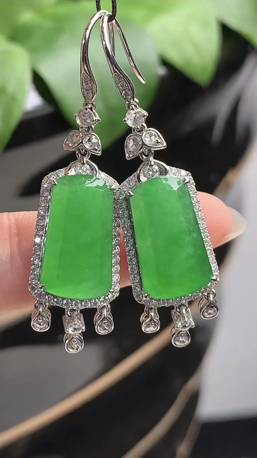 a货翡翠老坑冰种18K金伴钻镶嵌阳绿无事牌耳坠 尺寸15.7×8.8×6mm 重量9.24g 1207