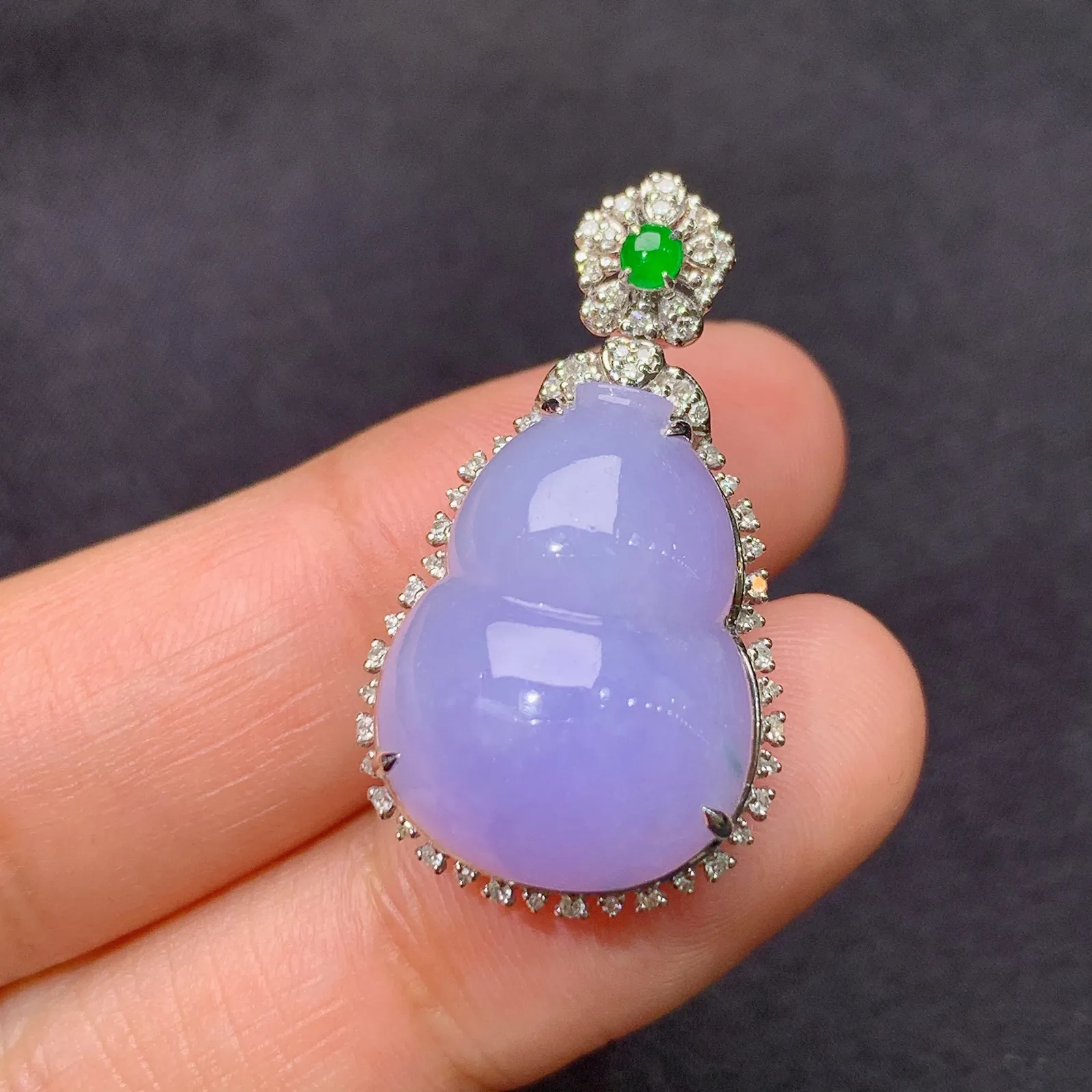 紫罗兰葫芦吊坠，18k金镶嵌，温润细腻，颜色浓郁 尺寸29.8*16.8*11