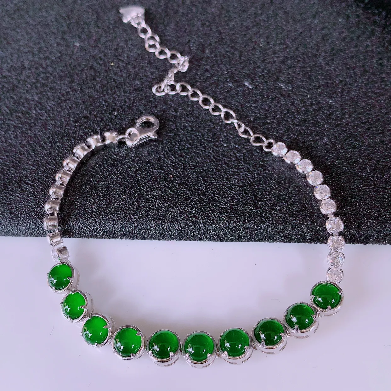 冰透满绿翡翠925银镶嵌手链，自然光实拍，翠色灵动，颜色漂亮，种老水足，品相佳，佩戴佳品！#97.1
