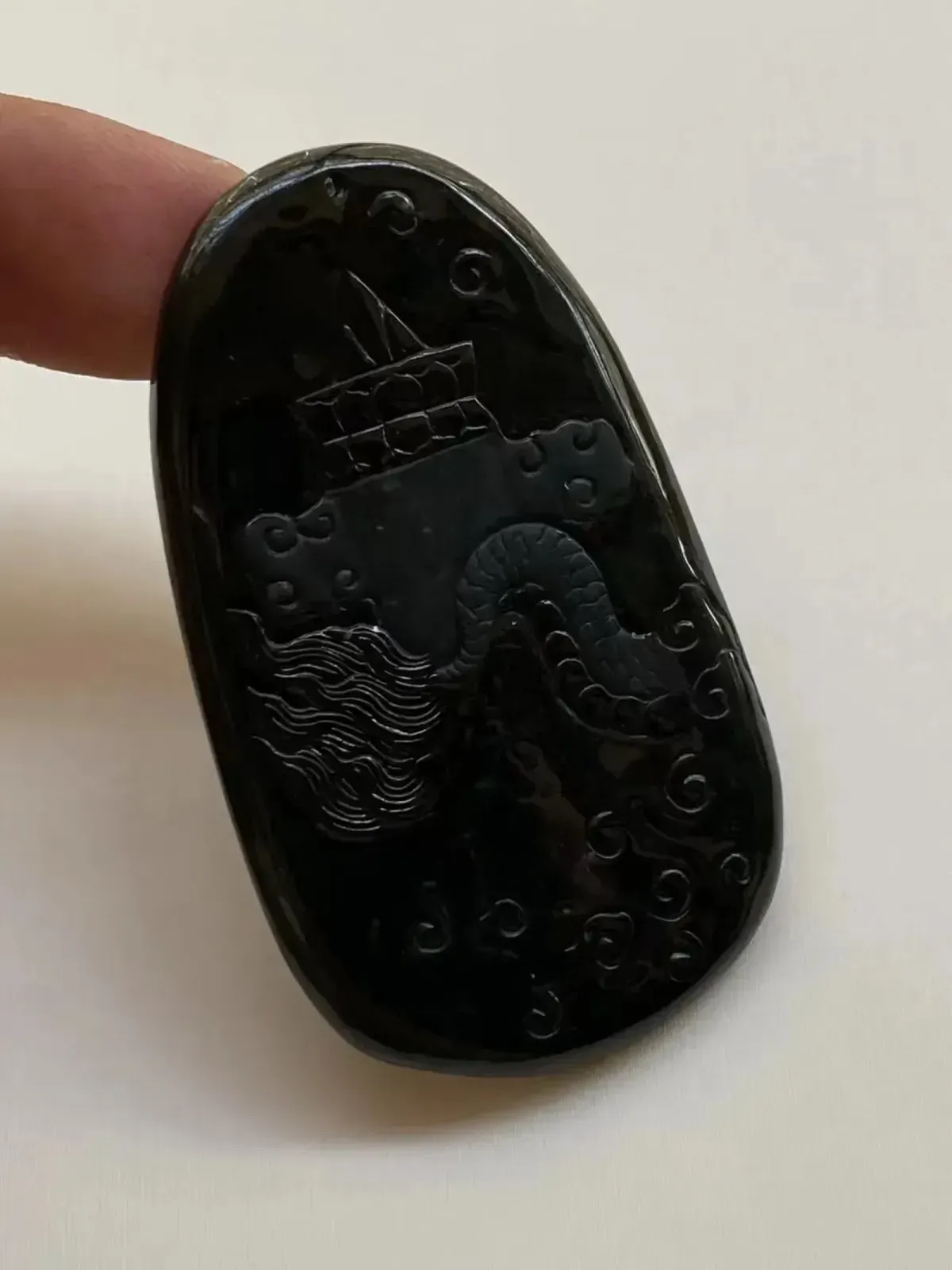 墨翠【龙行天下】细腻干净，黑度好，性价比高，雕工精湛，打灯透绿.