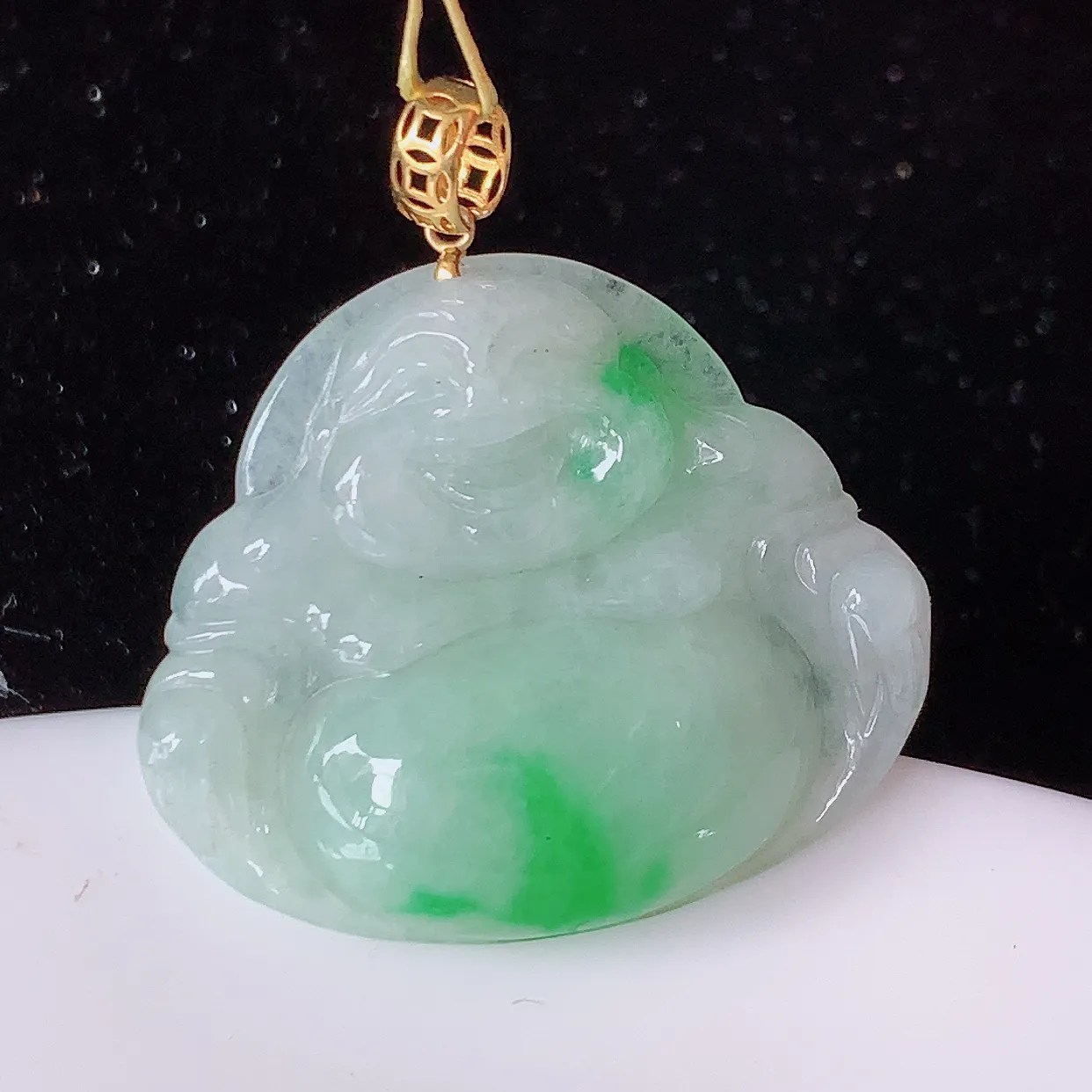 18K金镶嵌冰润飘绿翡翠佛公吊坠，种老水足，雕工精湛 ，寓意美好，佩戴时尚出众！#35.11