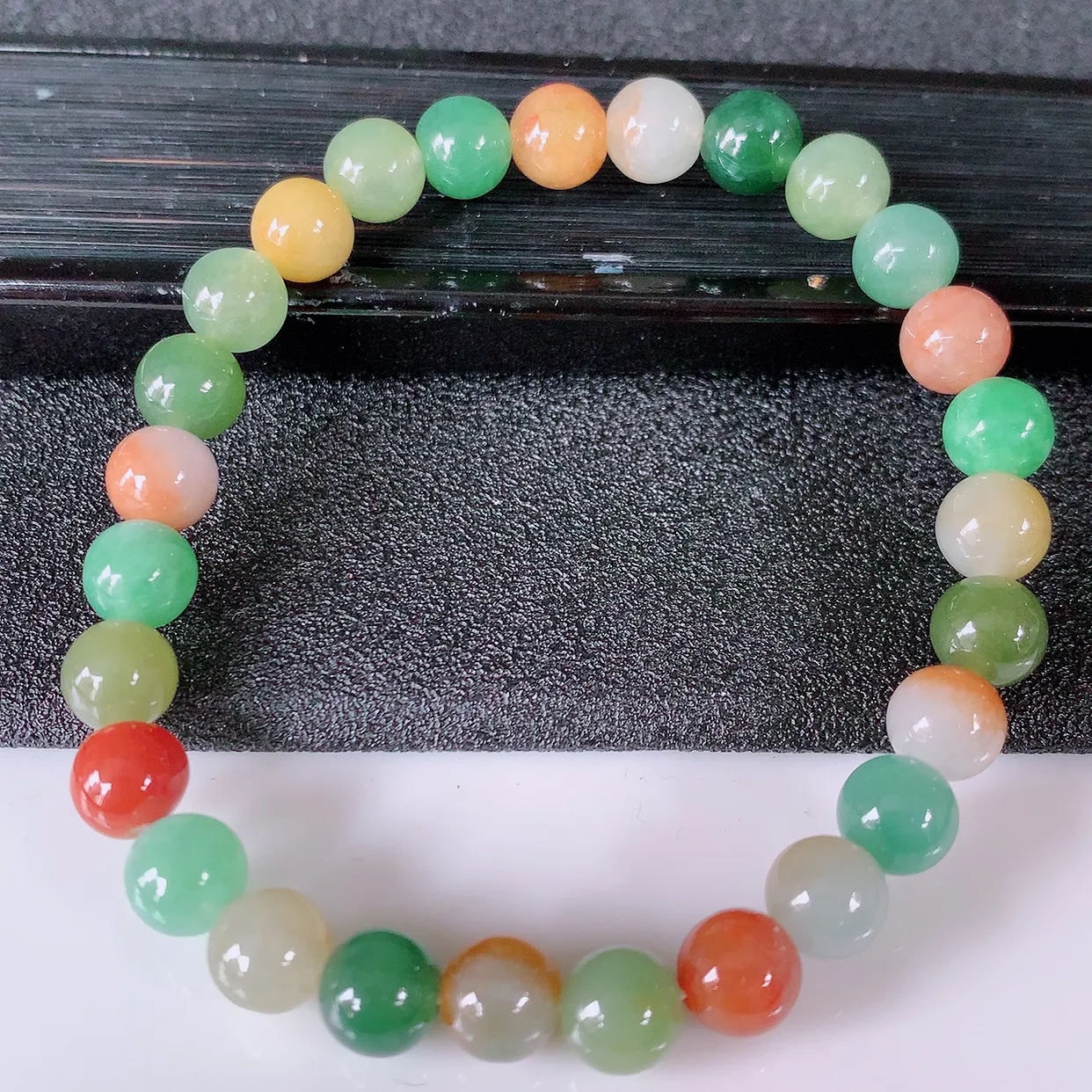 自然光实拍，冰润多宝翡翠手链，多彩翡翠手串，颜色丰富，料子细腻，高档大气，自戴送礼佳品！#46.11取一尺寸7mm