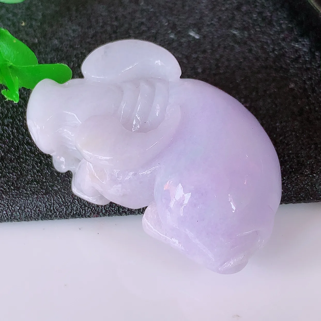 自然光实拍，冰润紫罗兰翡翠生肖牛气冲天吊坠，种老水足，雕工精湛 ，寓意美好，佩戴时尚出众！#41.11