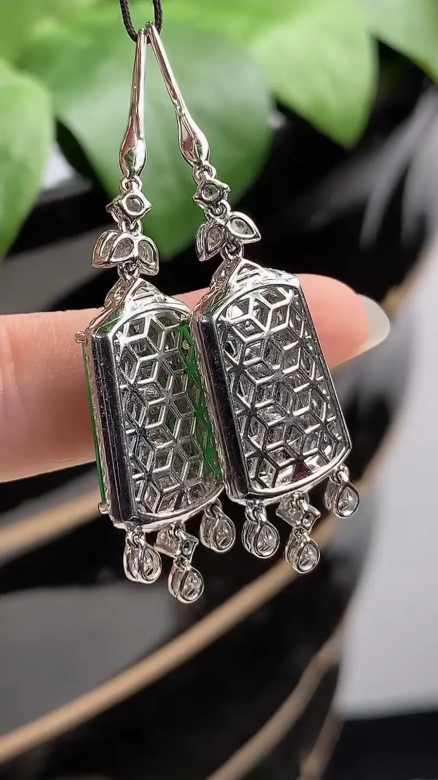 a货翡翠老坑冰种18K金伴钻镶嵌阳绿无事牌耳坠 尺寸15.7×8.8×6mm 重量9.24g 1207