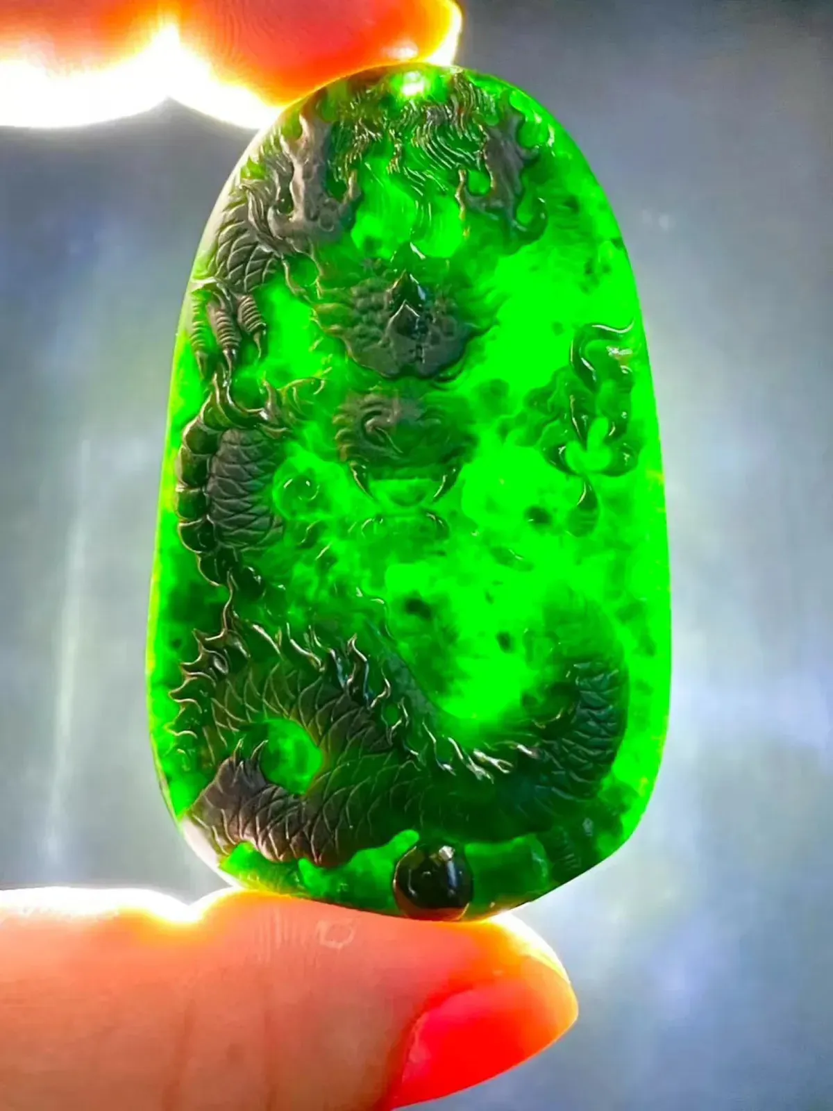 墨翠【龙行天下】细腻干净，黑度好，性价比高，雕工精湛，打灯透绿.