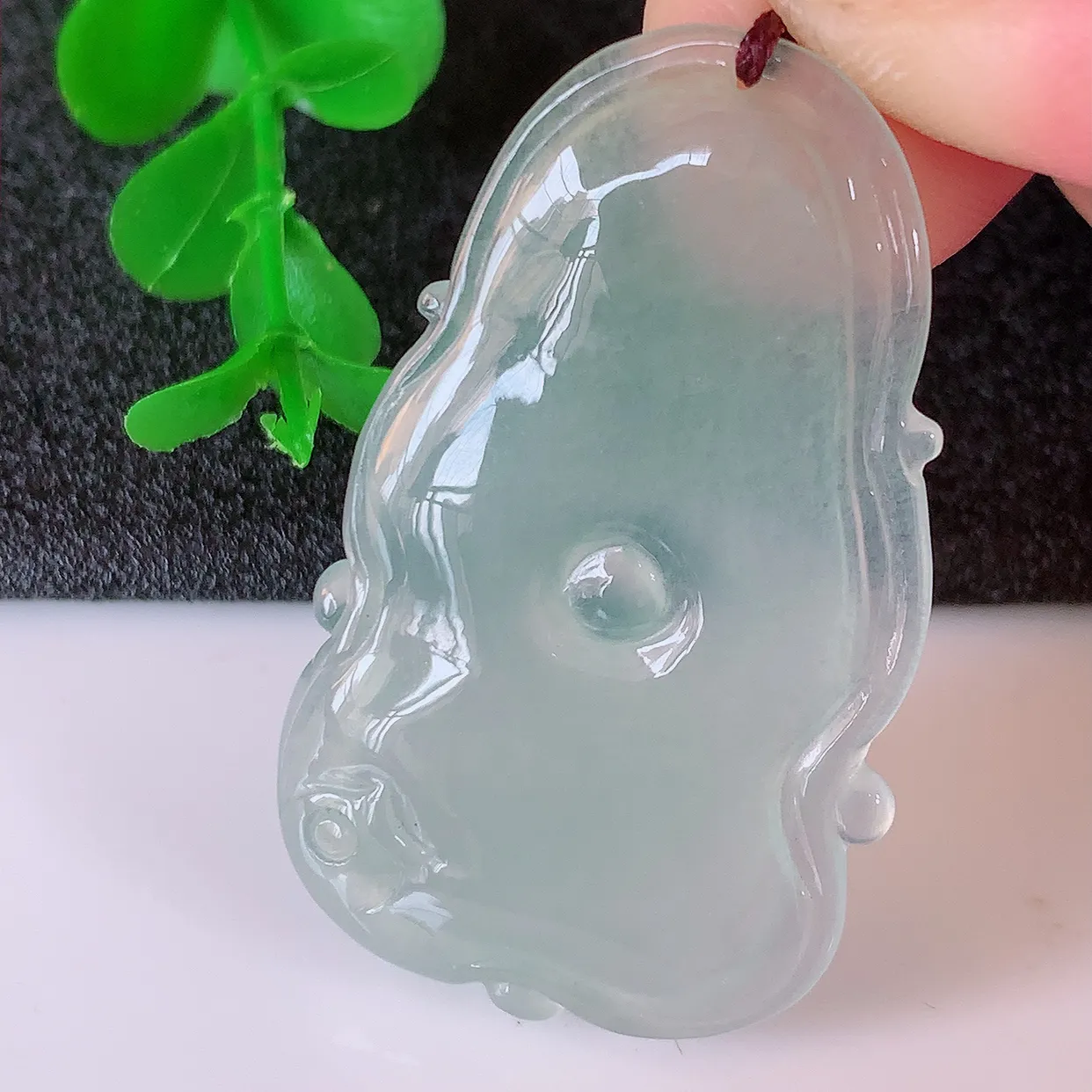 自然光实拍，冰种翡翠荷叶鱼、和和美美玉坠，财源广进，自然隐逸、荷本是素不着尘之物，有和美之寓意。#41.11