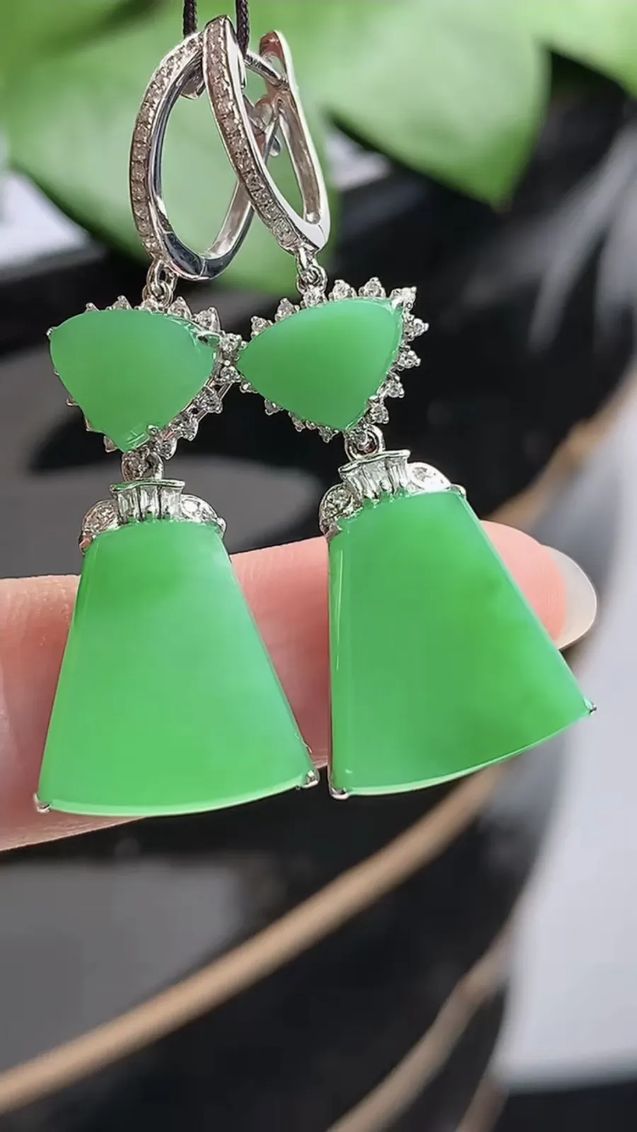 a货翡翠老坑种18K金伴钻镶嵌满绿无事牌耳坠 尺寸13.8×12×4.5mm 重量5.66g 1206