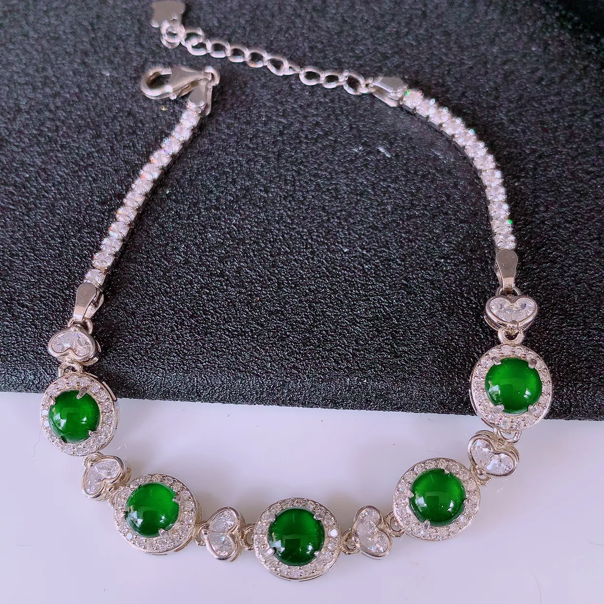 冰透满绿翡翠925银镶嵌手链，自然光实拍，翠色灵动，颜色漂亮，种老水足，品相佳，佩戴佳品！#97.11取一整体10*10*7.2裸石6-6