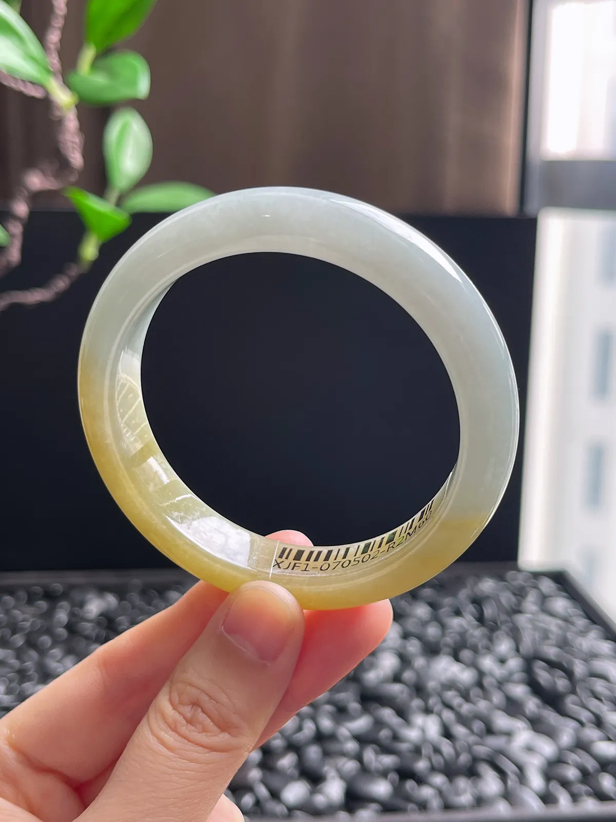 正圈54.7圈口，翡翠冰糯种黄色手镯