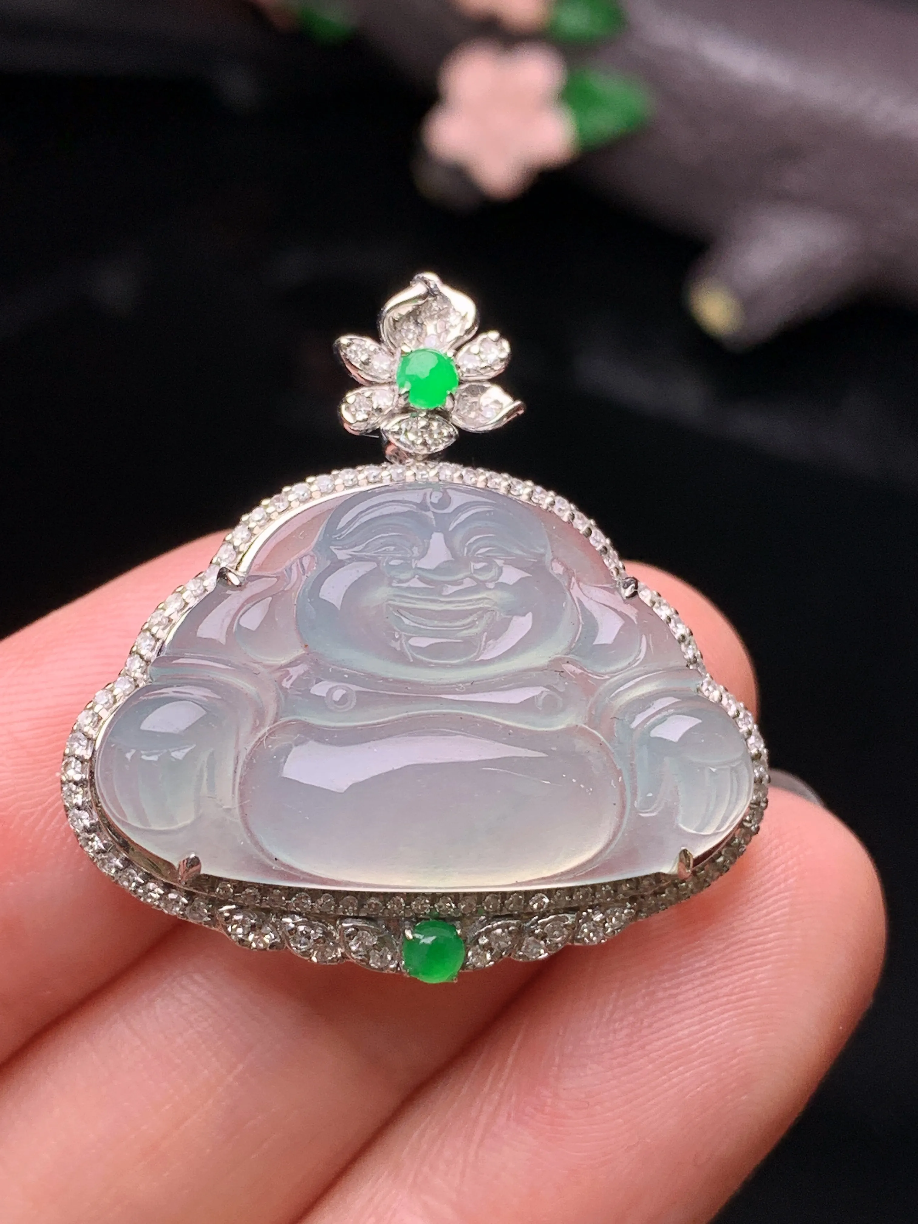 18k金钻镶嵌冰种佛的公吊坠 玉质细腻 水润亮眼 色泽艳丽 整体尺寸29*28.8*9.5