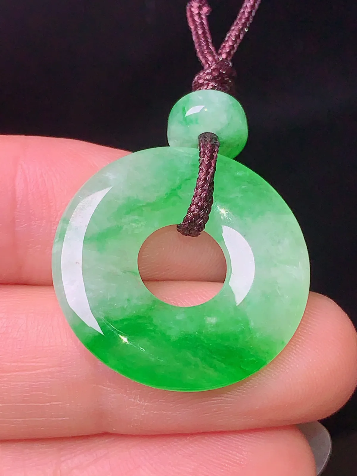 飘阳平安环吊坠 玉质细腻 色泽清新艳丽 整体尺寸23.2*3.5