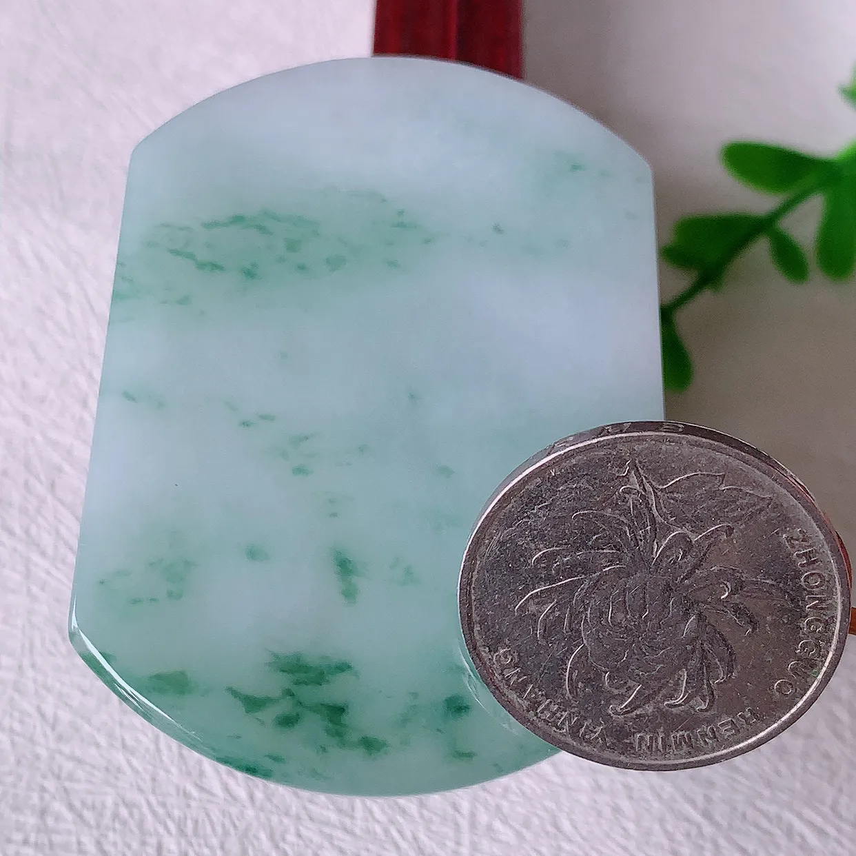 自然光实拍，水润飘花翡翠平安无事牌吊坠，平平安安，无事牌翠色灵动，佩戴平安时尚！#46.11