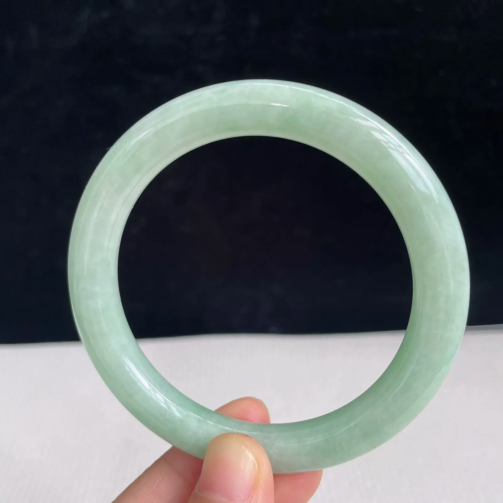 56圈飘绿玉镯翡翠A货苹果绿好种色手镯44.16 g