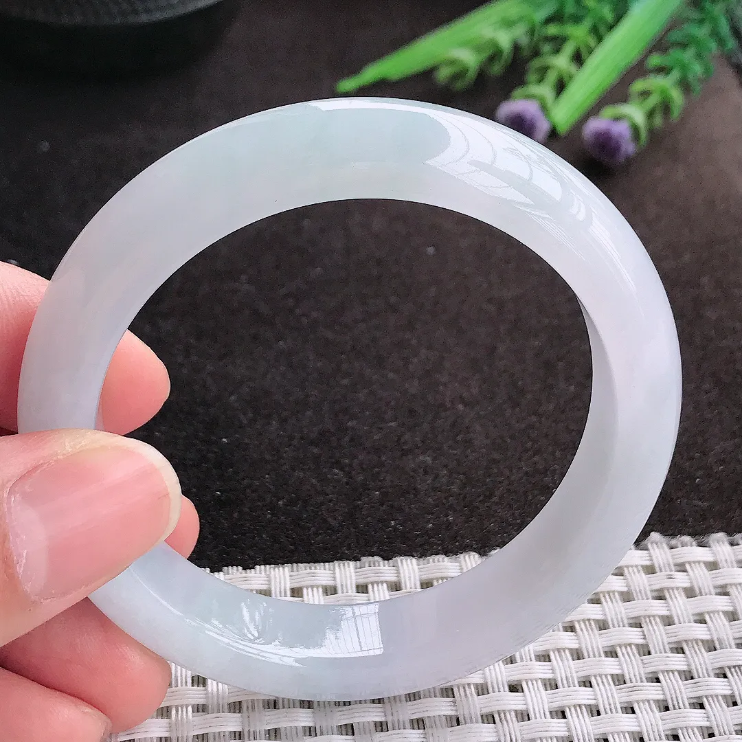 天然A货翡翠54/12.3/8.5老坑秀气冰润月光白手镯宽边玉镯