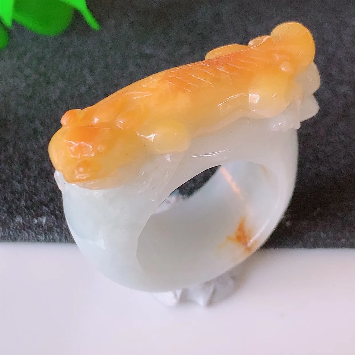 自然光实拍，黄翡貔貅扳指，18.5mm内径双彩翡翠扳指，冰润指环，玉扳指，戒指，财源滚滚，玉质细腻起胶，18圈口，种水好！#57.7尺寸32*31.5*10.8*8.5