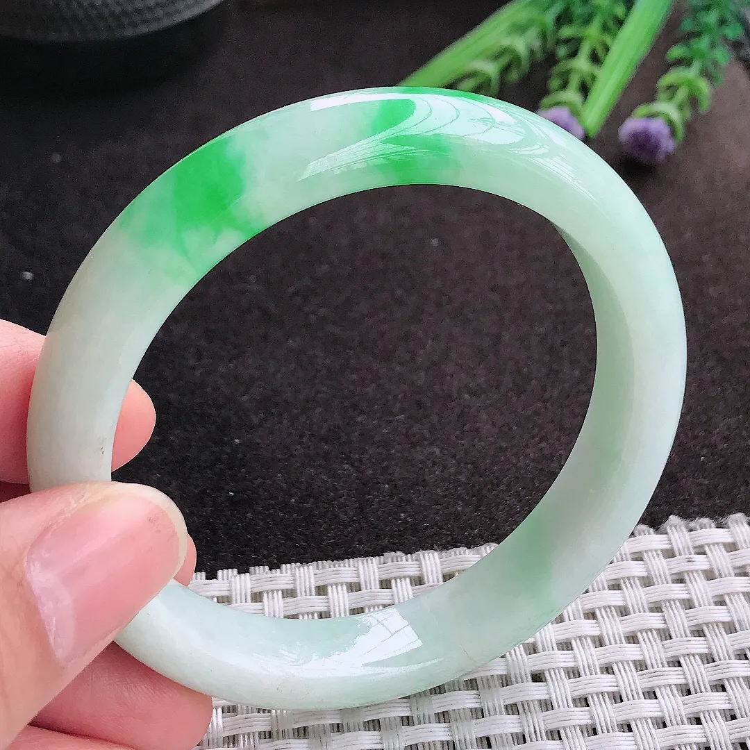 天然A货翡翠57.5/11.8/8.5老坑精美温润飘阳绿手镯宽边玉镯