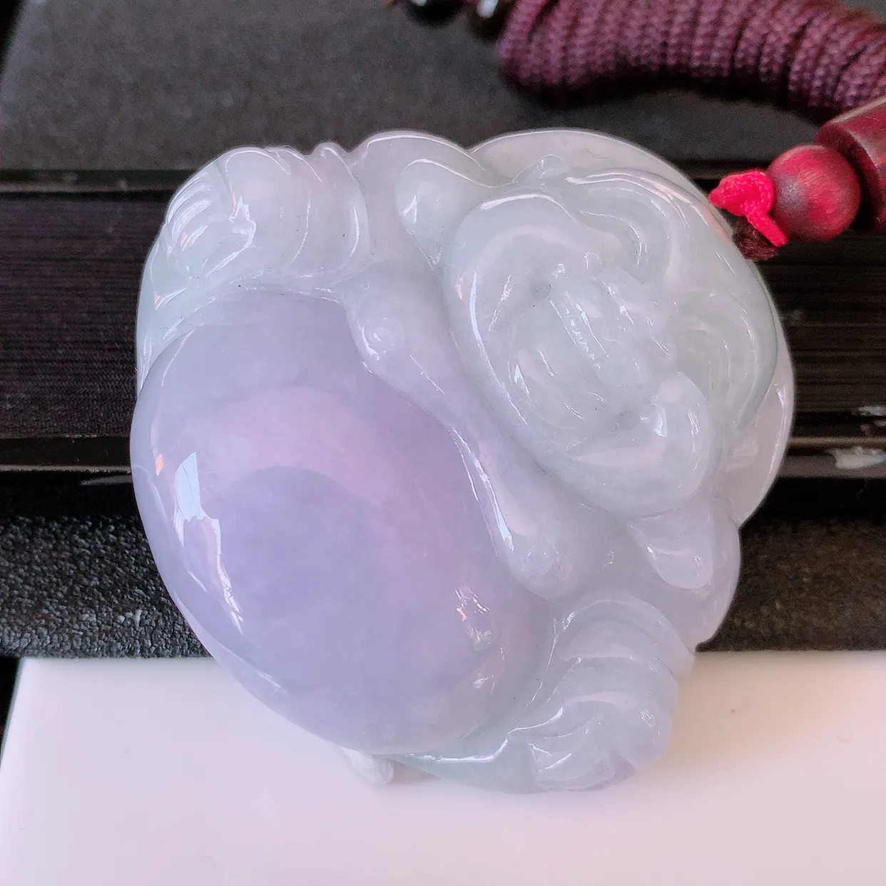 自然光实拍，大件厚装紫罗兰翡翠佛公吊坠，玉笑佛，饱满，开脸喜庆，配戴优雅迷人！#46.7