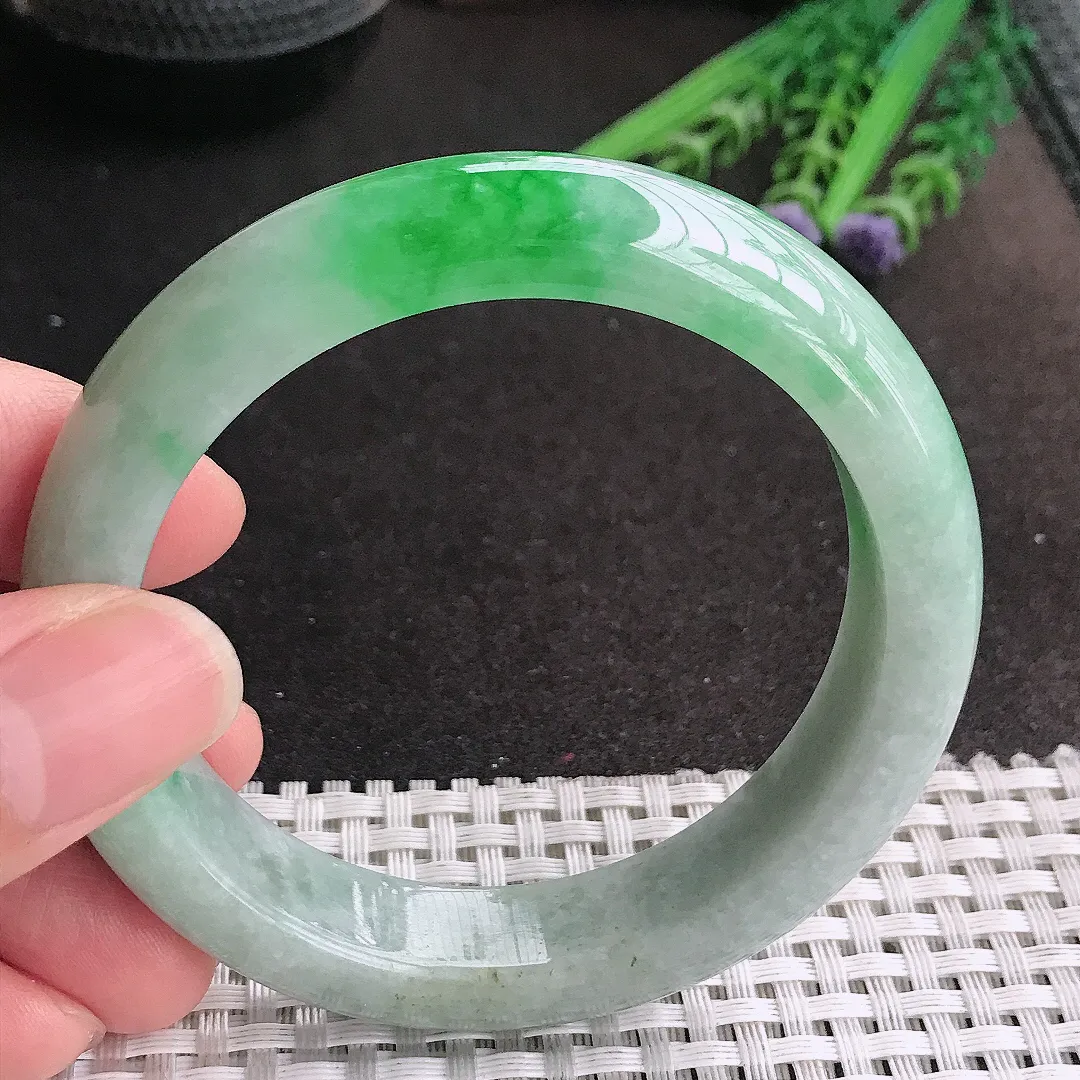 天然A货翡翠56.5/13.5/9老坑温润飘阳绿手镯宽边玉镯