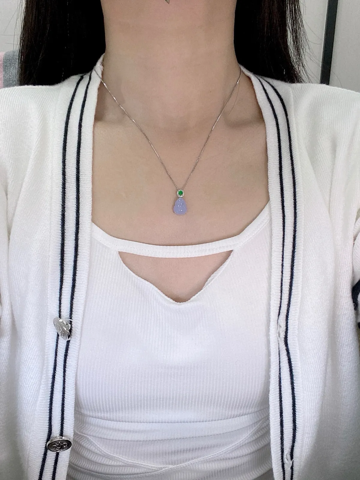 【冰种紫葫芦吊坠】质地细腻，冰透纯净，唯美漂亮，珍藏品质，18K金钻镶嵌，裸石尺寸11.7*9.8*4.8毫米，佩戴很漂亮。